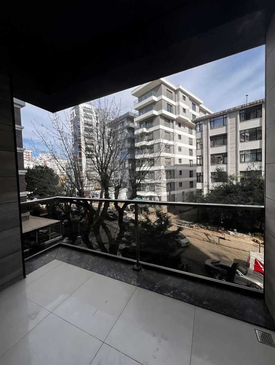 CADDEBOSTAN SAHİLDE CKM'YE KOMŞU BALKONLU 105M2 NET 3+1