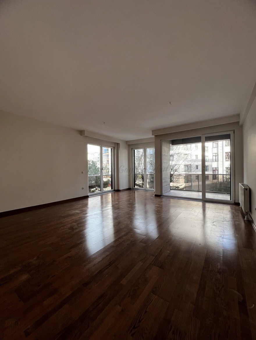CADDEBOSTAN SAHİLDE CKM'YE KOMŞU BALKONLU 105M2 NET 3+1