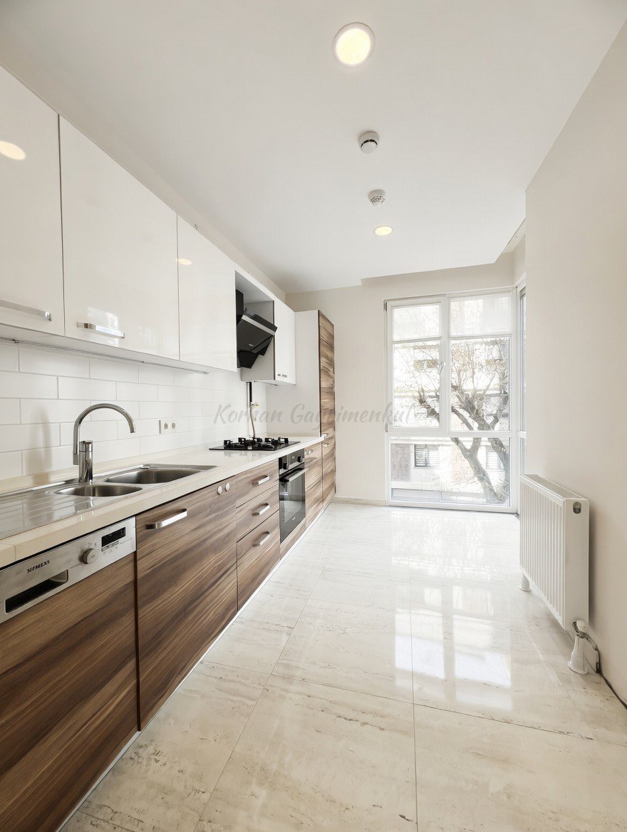 CADDEBOSTAN SAHİLDE CKM'YE KOMŞU BALKONLU 105M2 NET 3+1