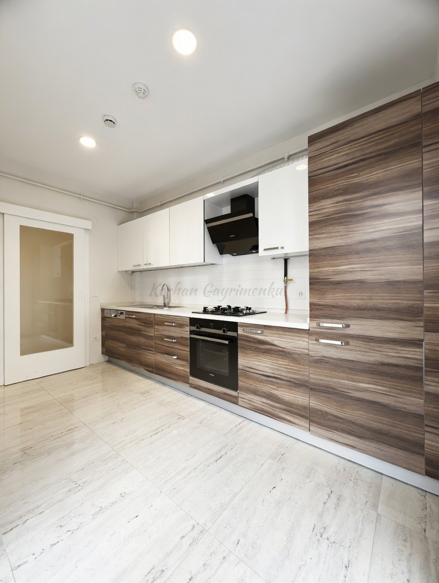 CADDEBOSTAN SAHİLDE CKM'YE KOMŞU BALKONLU 105M2 NET 3+1