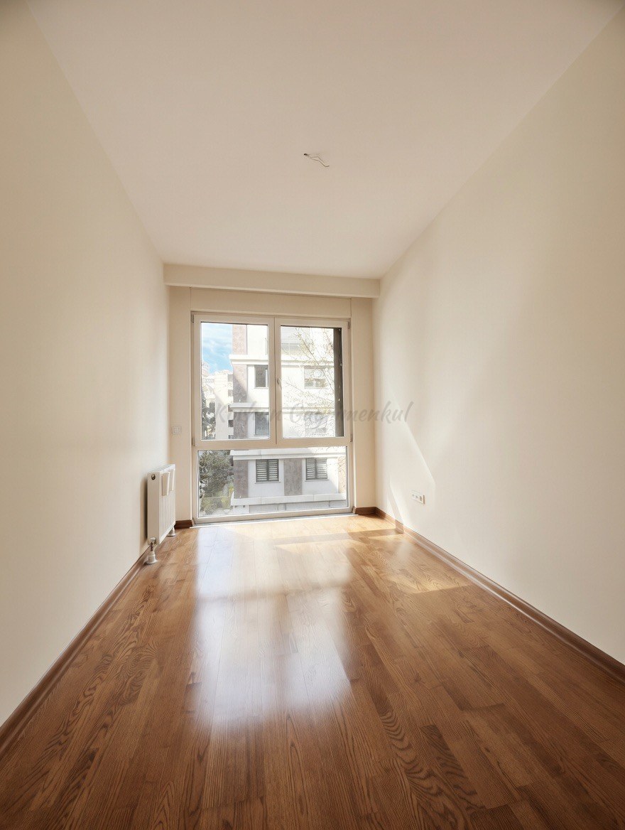 CADDEBOSTAN SAHİLDE CKM'YE KOMŞU BALKONLU 105M2 NET 3+1