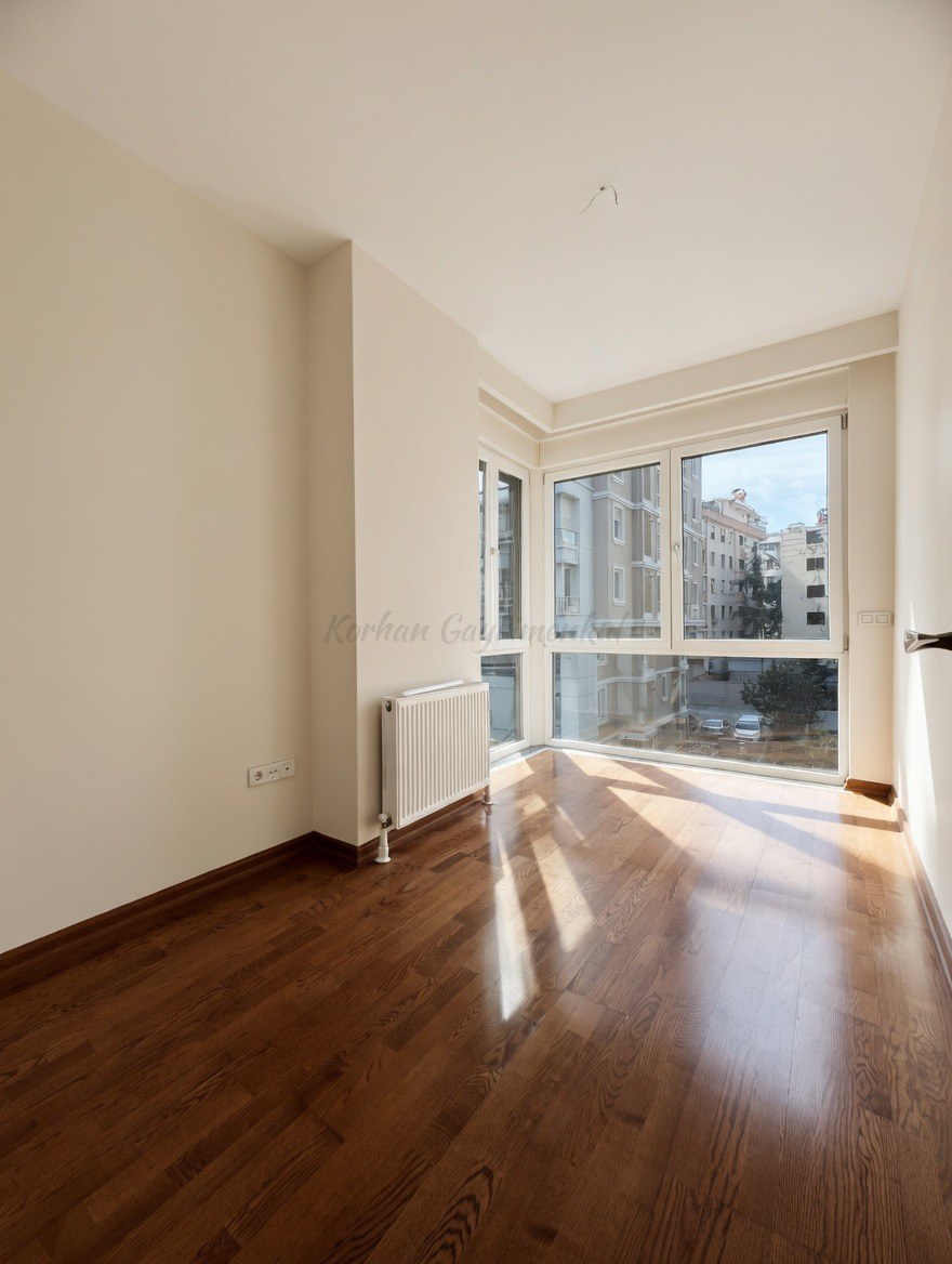 CADDEBOSTAN SAHİLDE CKM'YE KOMŞU BALKONLU 105M2 NET 3+1