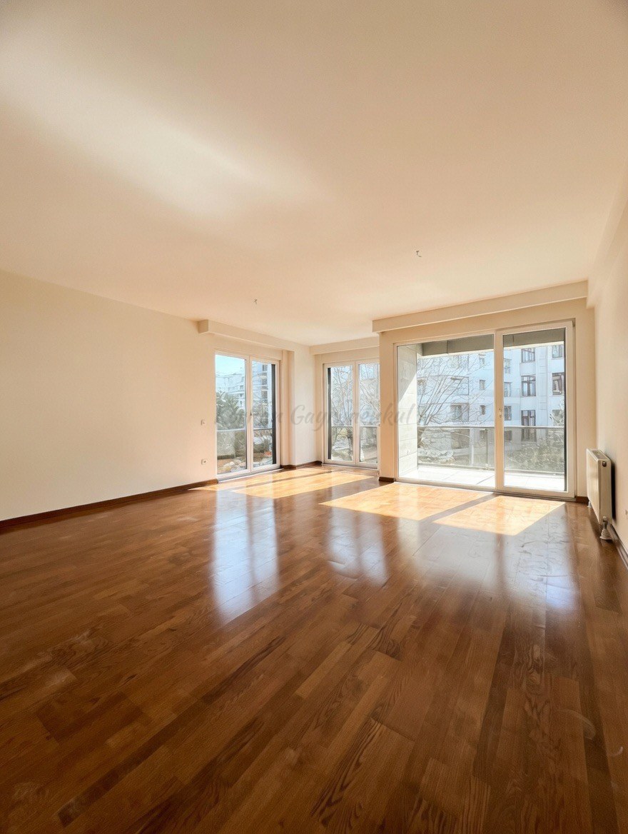 CADDEBOSTAN SAHİLDE CKM'YE KOMŞU BALKONLU 105M2 NET 3+1