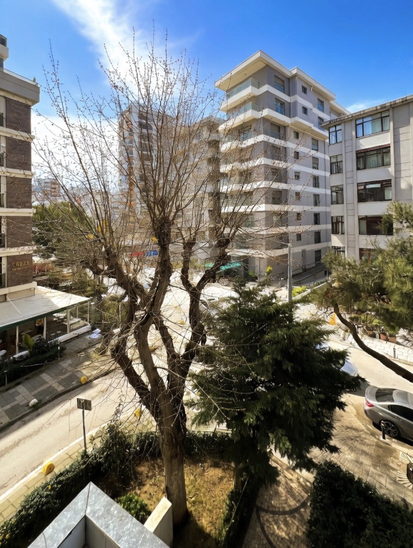 CADDEBOSTAN SAHİLDE CKM'YE KOMŞU BALKONLU 105M2 NET 3+1