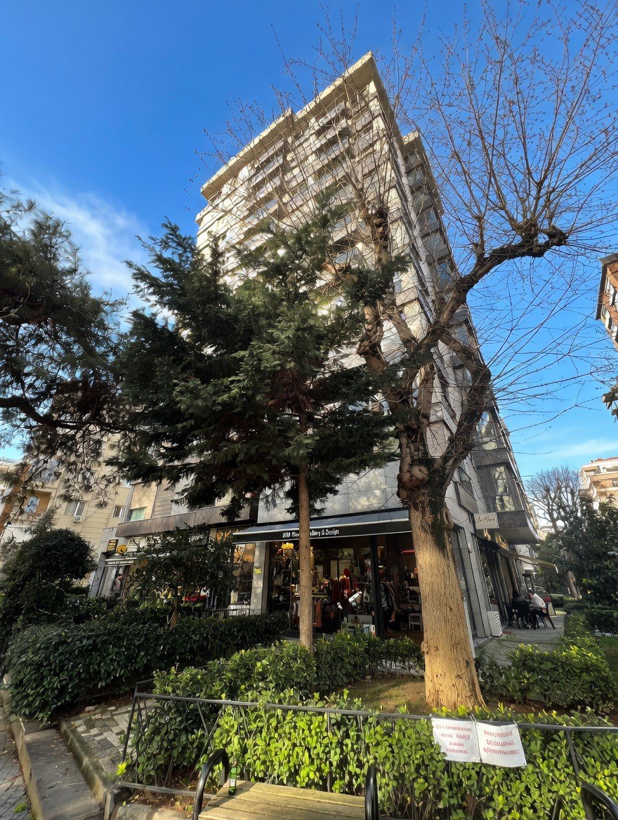 CADDEBOSTAN SAHİLDE CKM'YE KOMŞU BALKONLU 105M2 NET 3+1