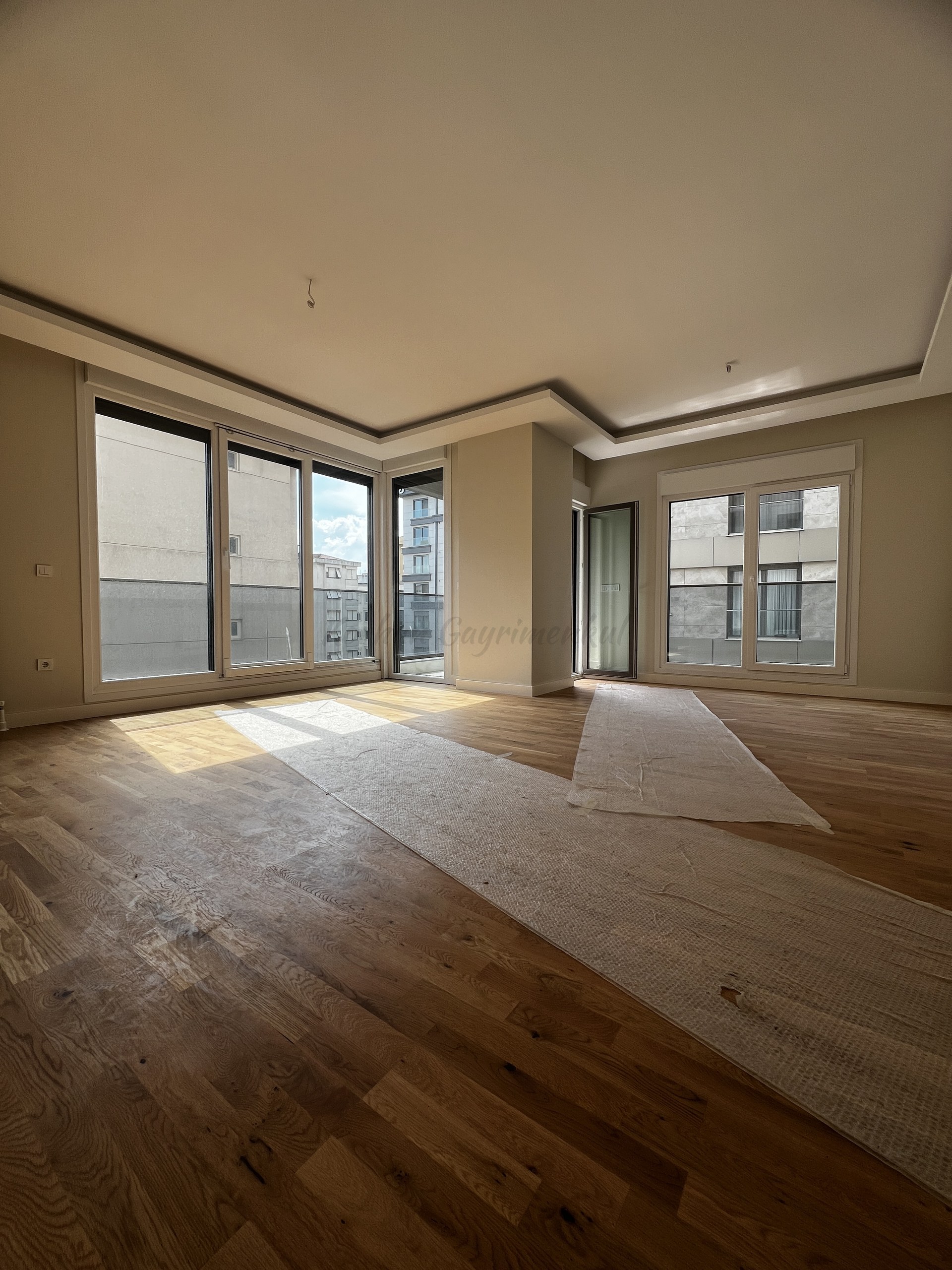 CADDEBOSTAN BAĞDAT CADDESİNE ÇOK YAKIN 115M2 NET 3+1 SIFIR
