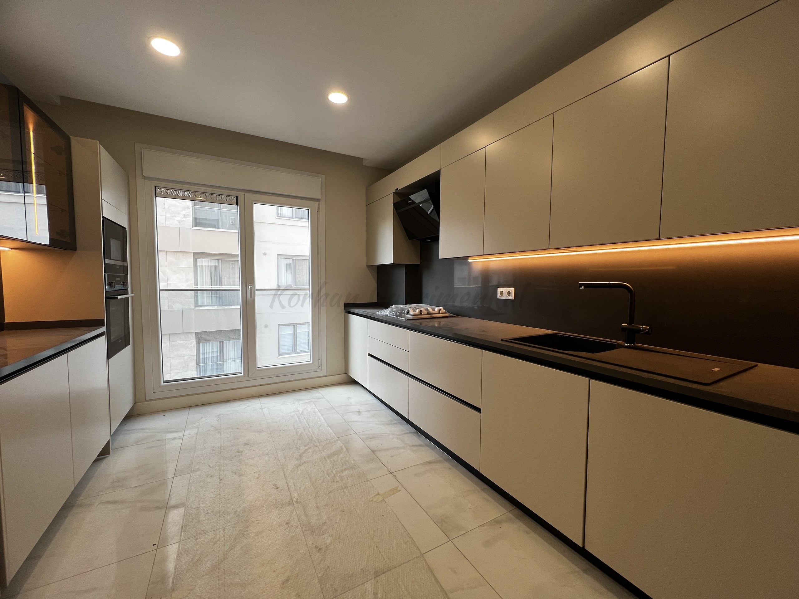 CADDEBOSTAN BAĞDAT CADDESİNE ÇOK YAKIN 115M2 NET 3+1 SIFIR