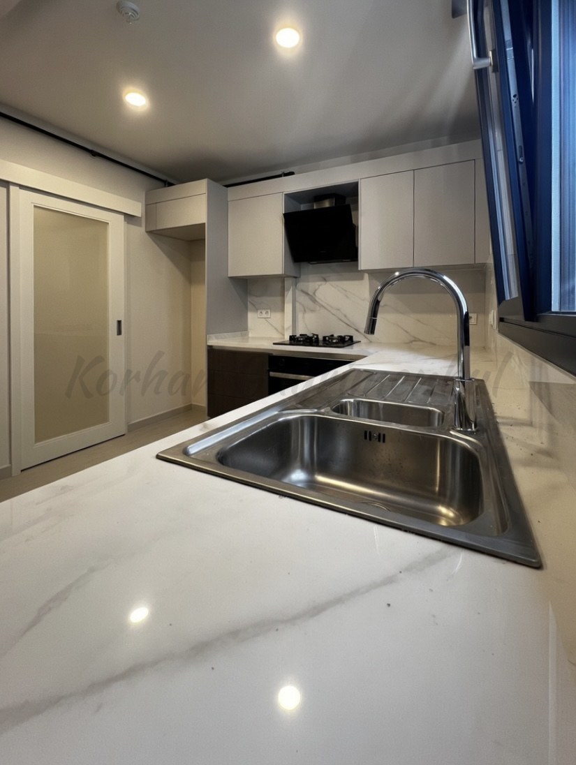 CADDEBOSTAN BAĞDAT CADDESİNE YÜRÜME MESAFESİNDE 105 M2 NET 3+1 SIFIR