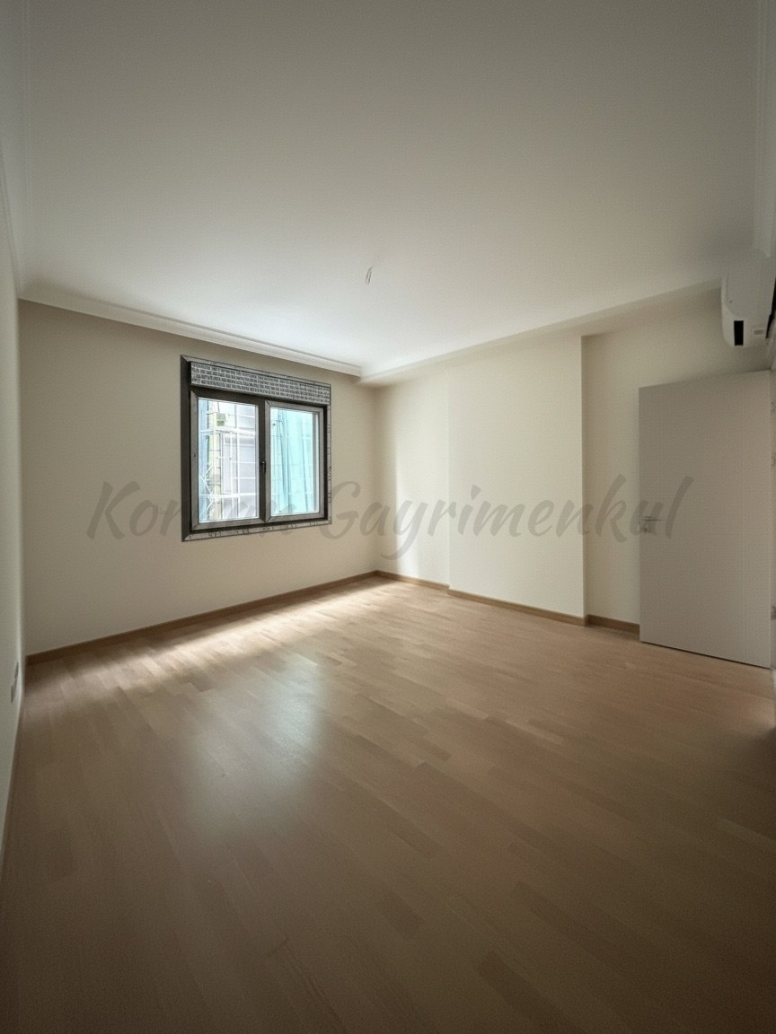 SUADİYE SAHİLDE KISMEN DENİZ GÖRÜR 105M2 NET 3+1 SIFIR