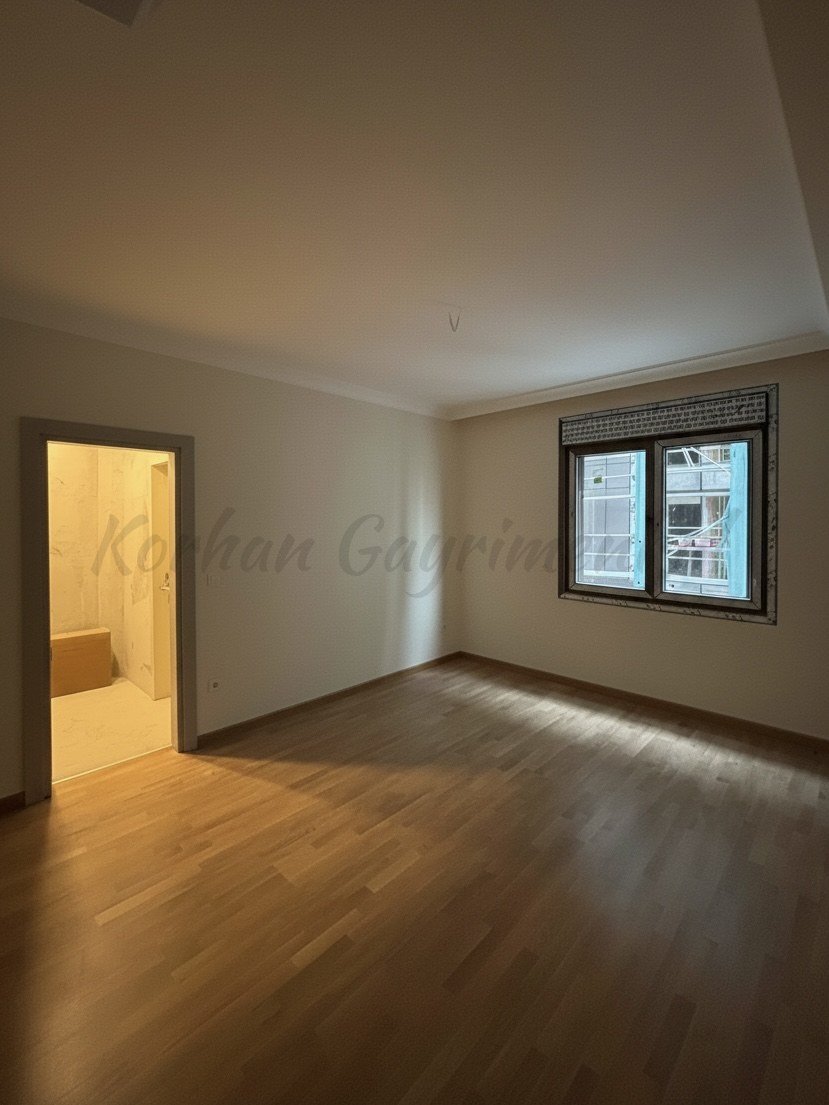 SUADİYE SAHİLDE KISMEN DENİZ GÖRÜR 105M2 NET 3+1 SIFIR