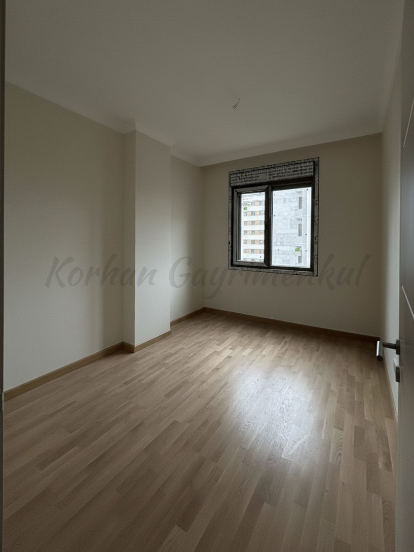 SUADİYE SAHİLDE KISMEN DENİZ GÖRÜR 105M2 NET 3+1 SIFIR