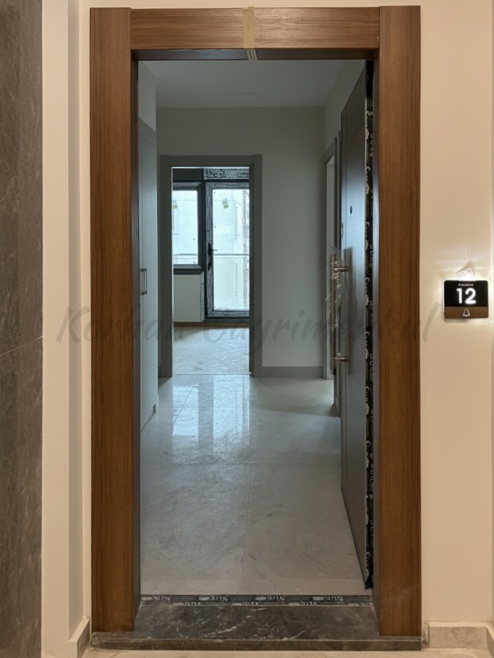 SUADİYE SAHİLDE KISMEN DENİZ GÖRÜR 105M2 NET 3+1 SIFIR