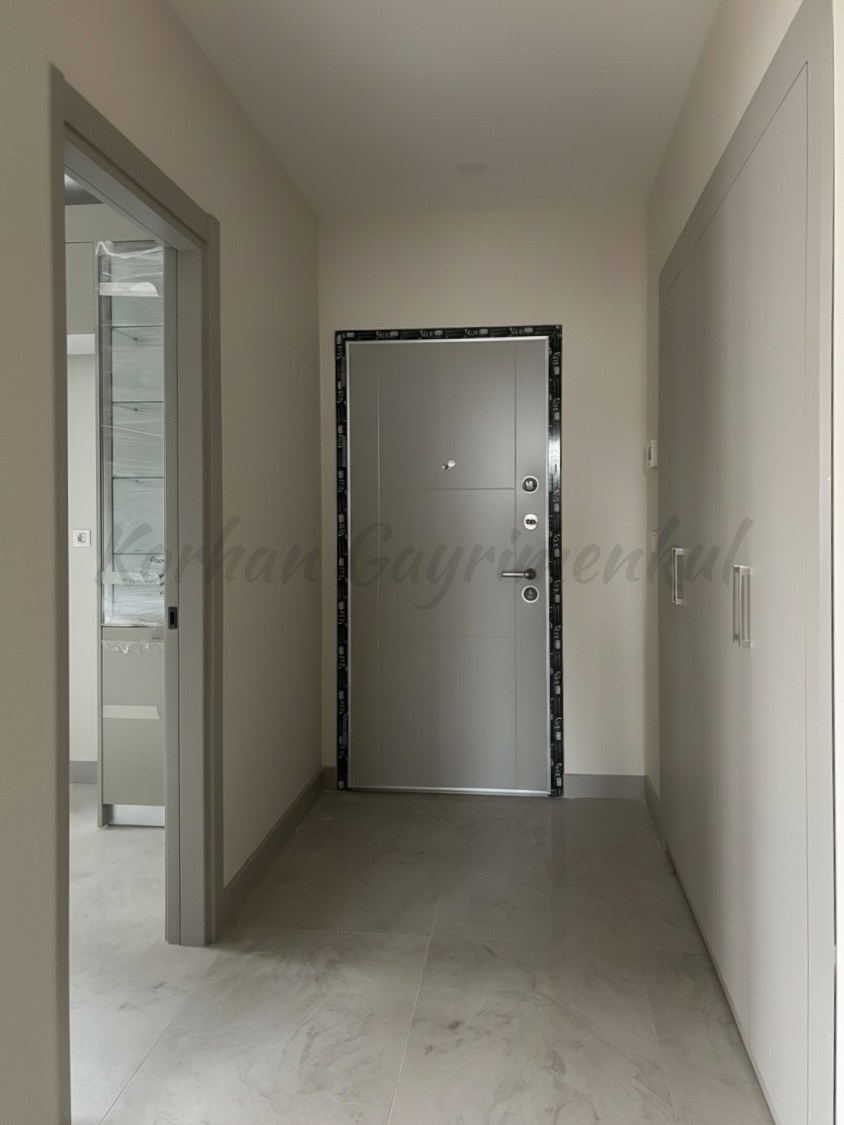 SUADİYE SAHİLDE KISMEN DENİZ GÖRÜR 105M2 NET 3+1 SIFIR