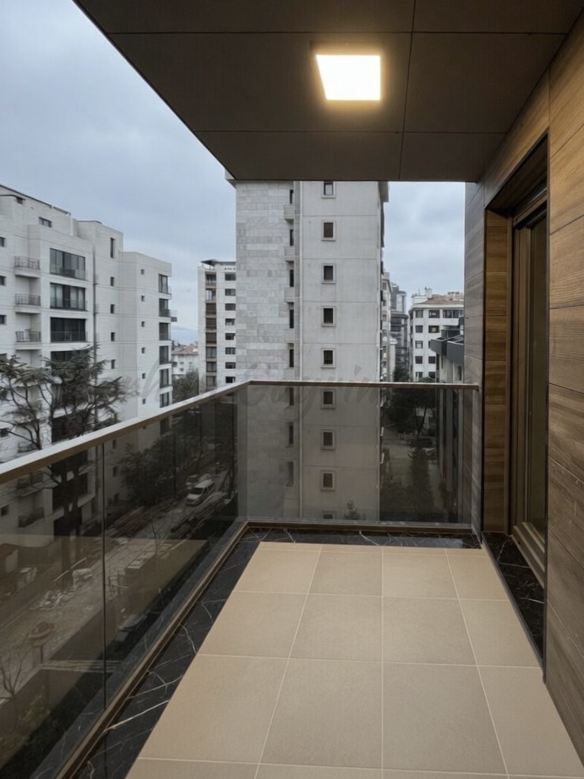 SUADİYE SAHİLDE KISMEN DENİZ GÖRÜR 105M2 NET 3+1 SIFIR