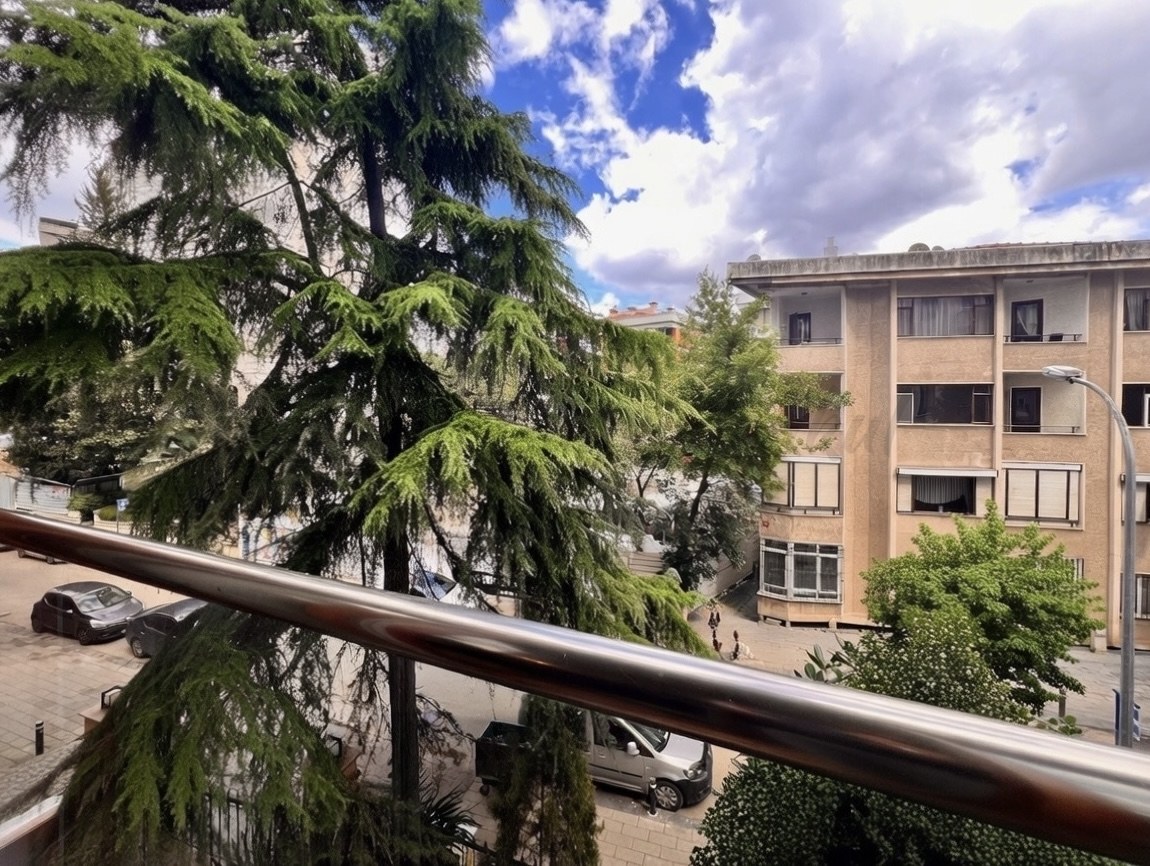 CADDEBOSTAN SAHİLDE BUTİK BİNADA 100M2 2+1 BALKONLU EBEVEYNLİ