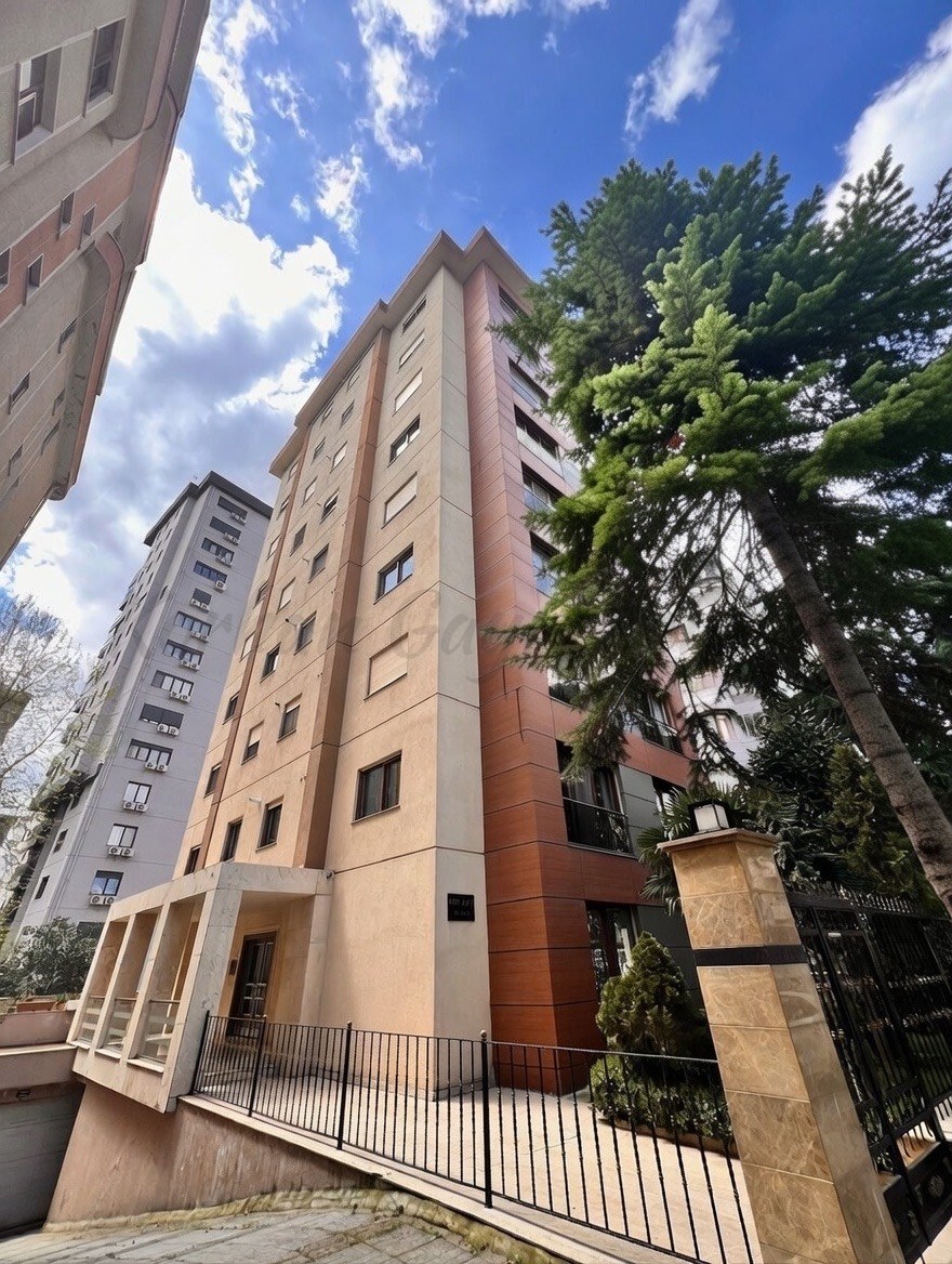 CADDEBOSTAN SAHİLDE BUTİK BİNADA 100M2 2+1 BALKONLU EBEVEYNLİ