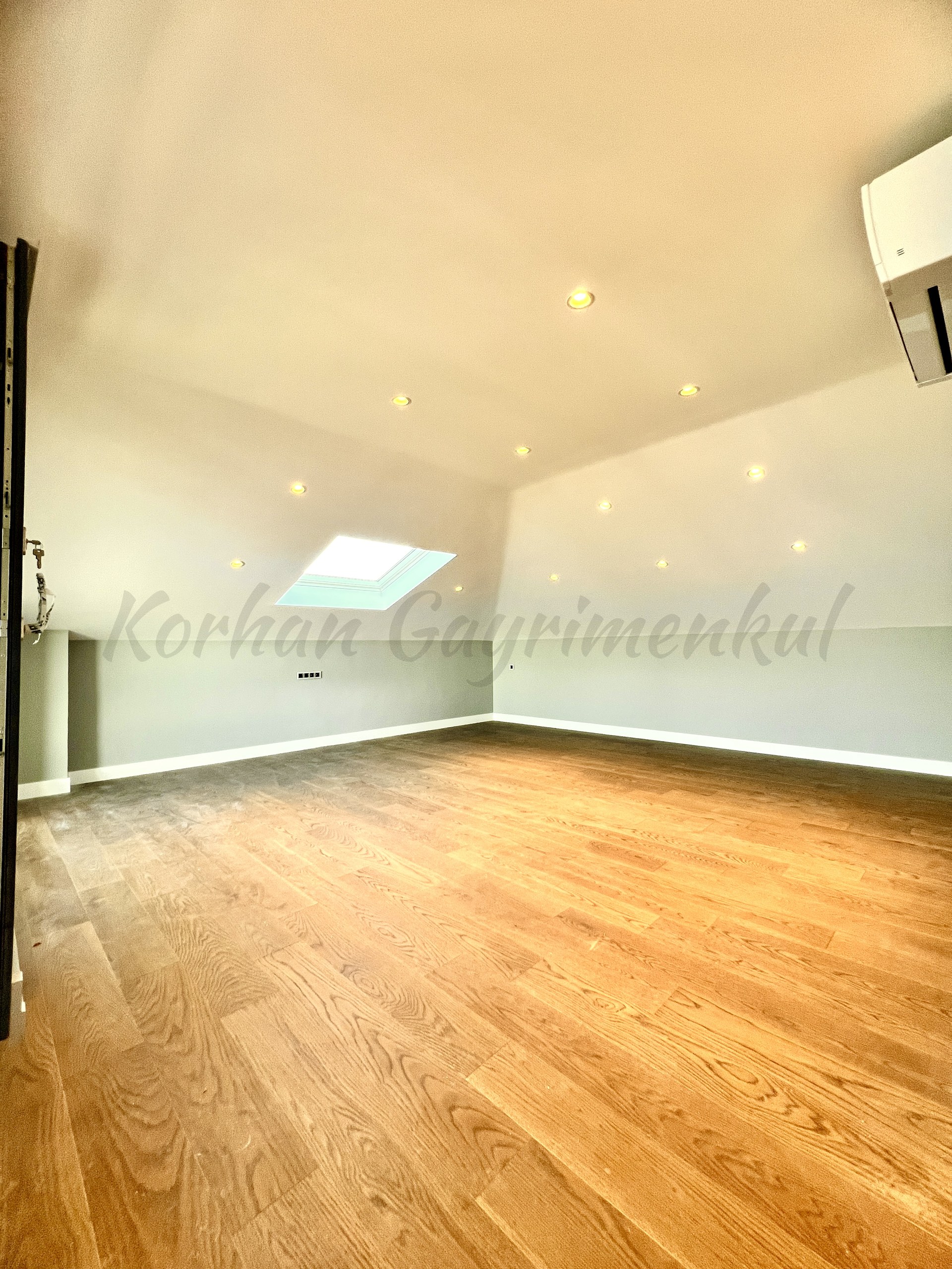 CADDEBOSTAN SAHİLDE DENZ MANZARALI 365m2 5+1 ÇİFT TERASLI DUBLEX