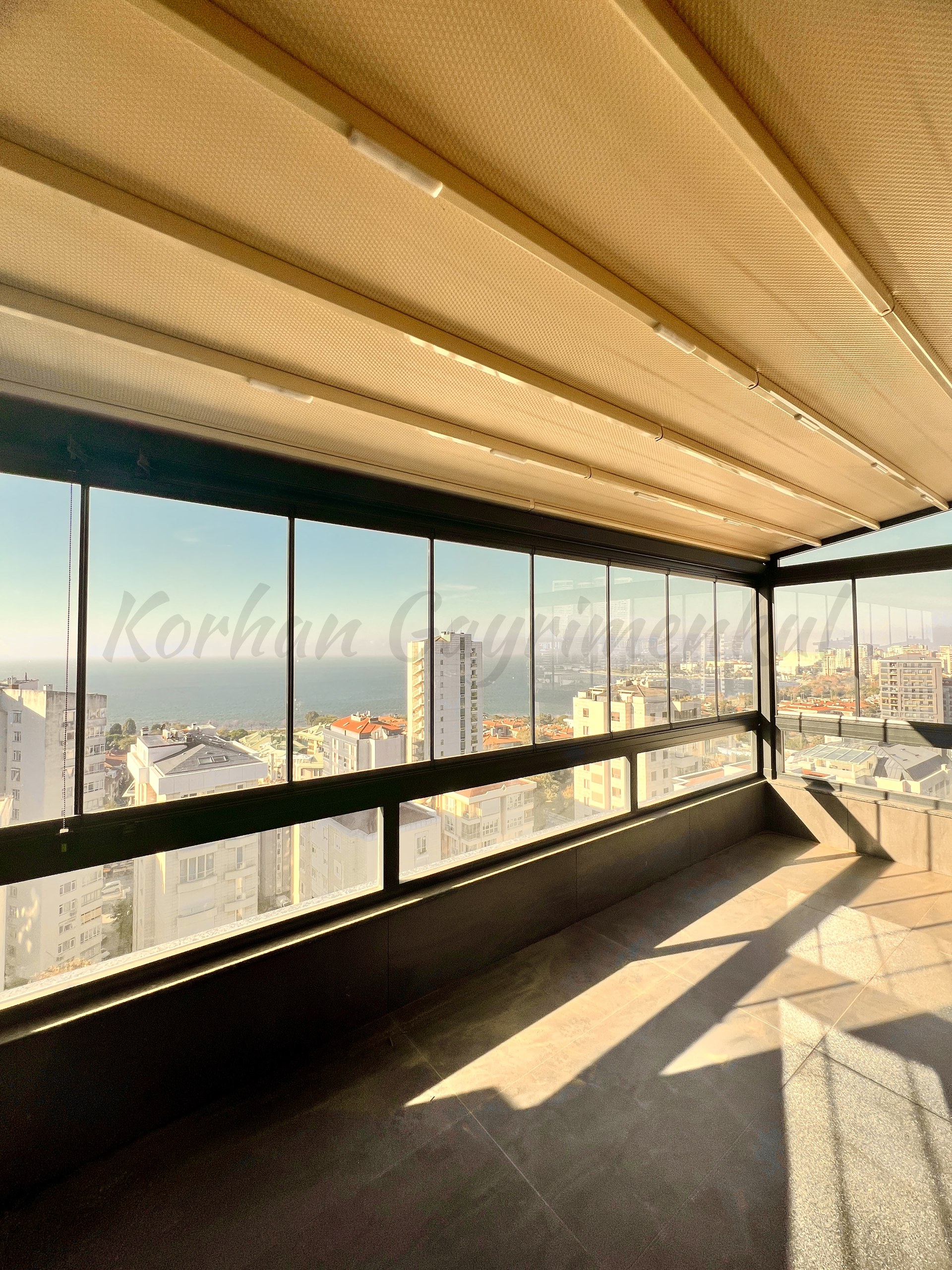 CADDEBOSTAN SAHİLDE DENZ MANZARALI 365m2 5+1 ÇİFT TERASLI DUBLEX