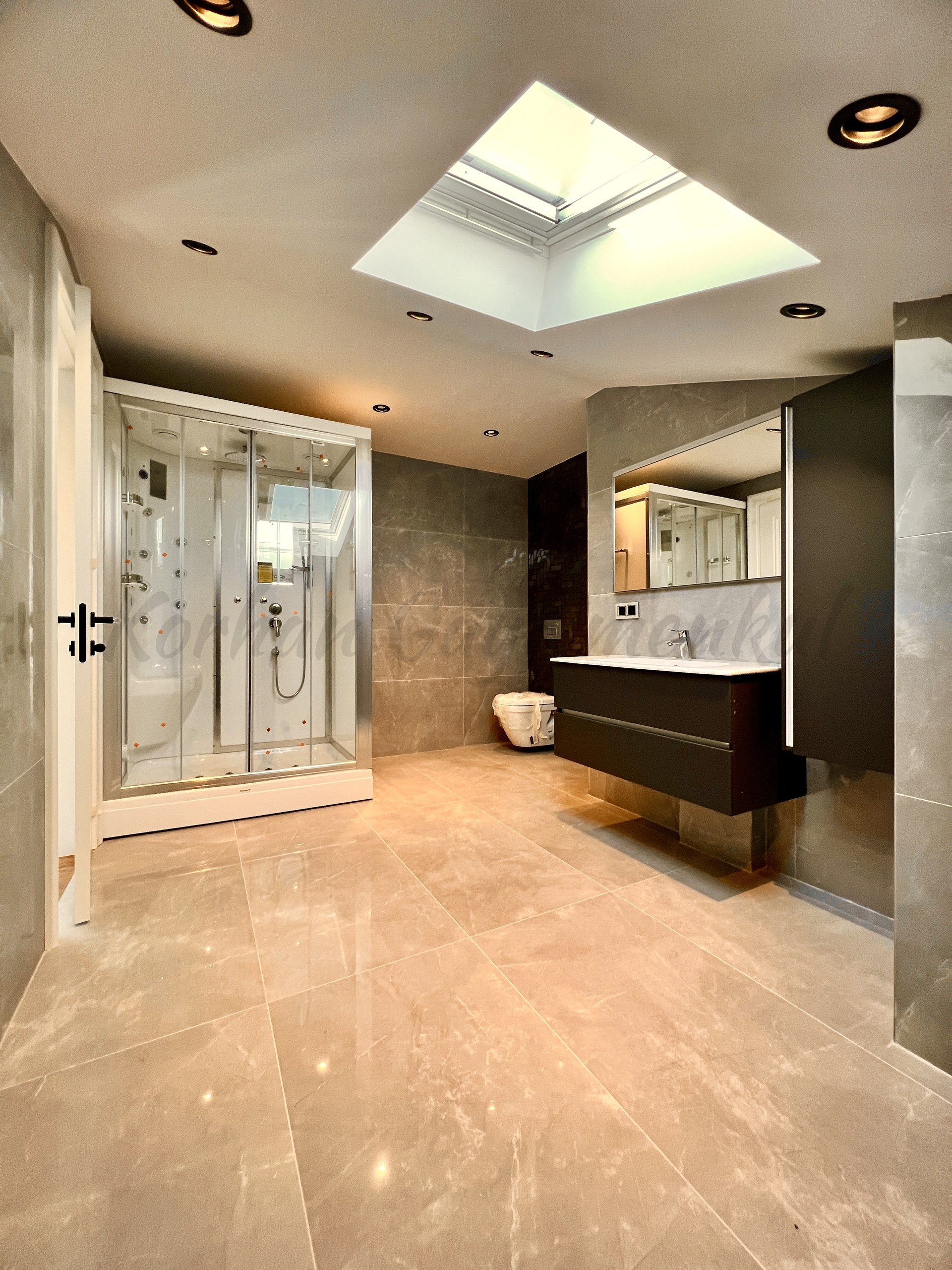 CADDEBOSTAN SAHİLDE DENZ MANZARALI 365m2 5+1 ÇİFT TERASLI DUBLEX