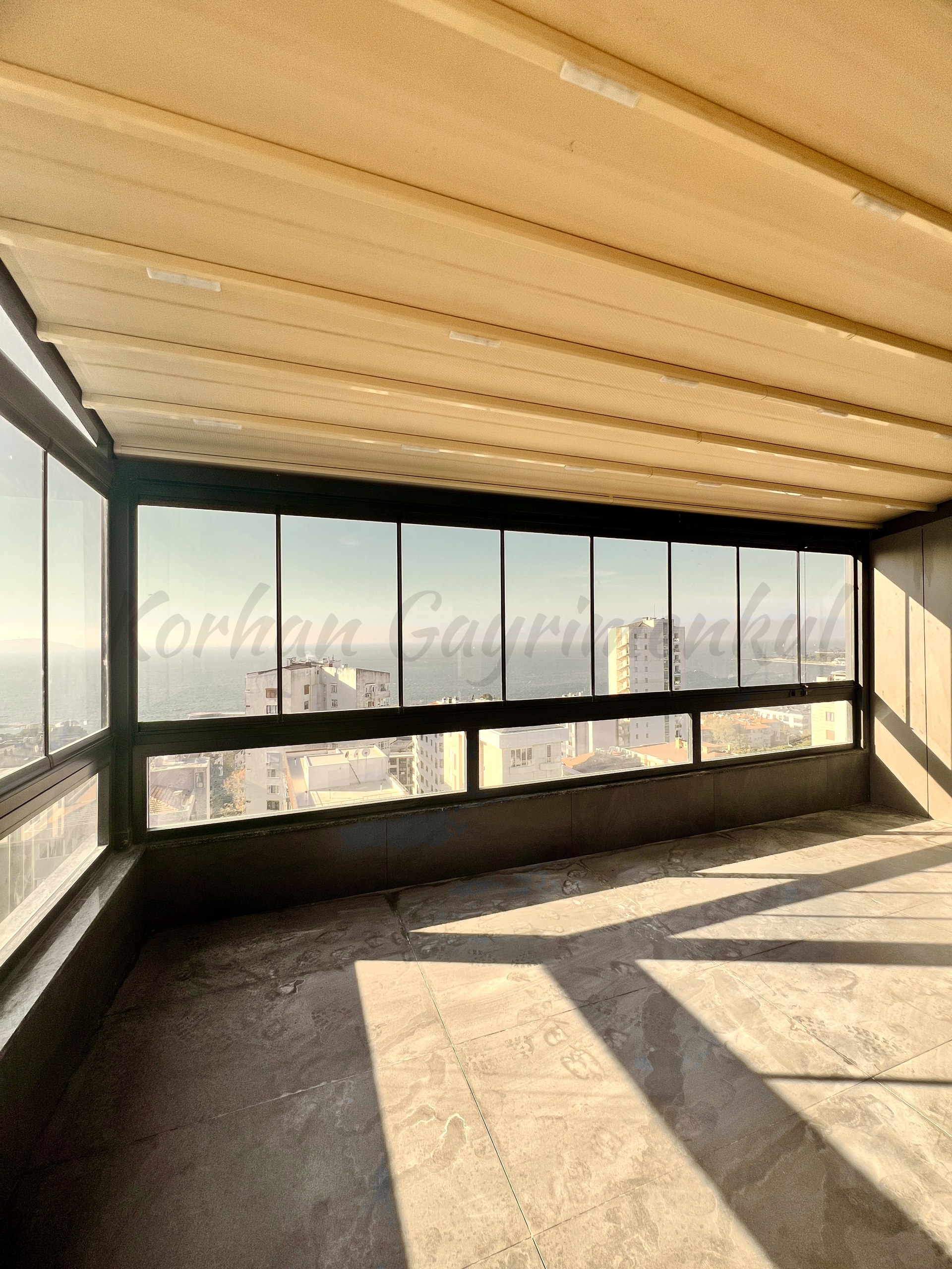 CADDEBOSTAN SAHİLDE DENZ MANZARALI 365m2 5+1 ÇİFT TERASLI DUBLEX