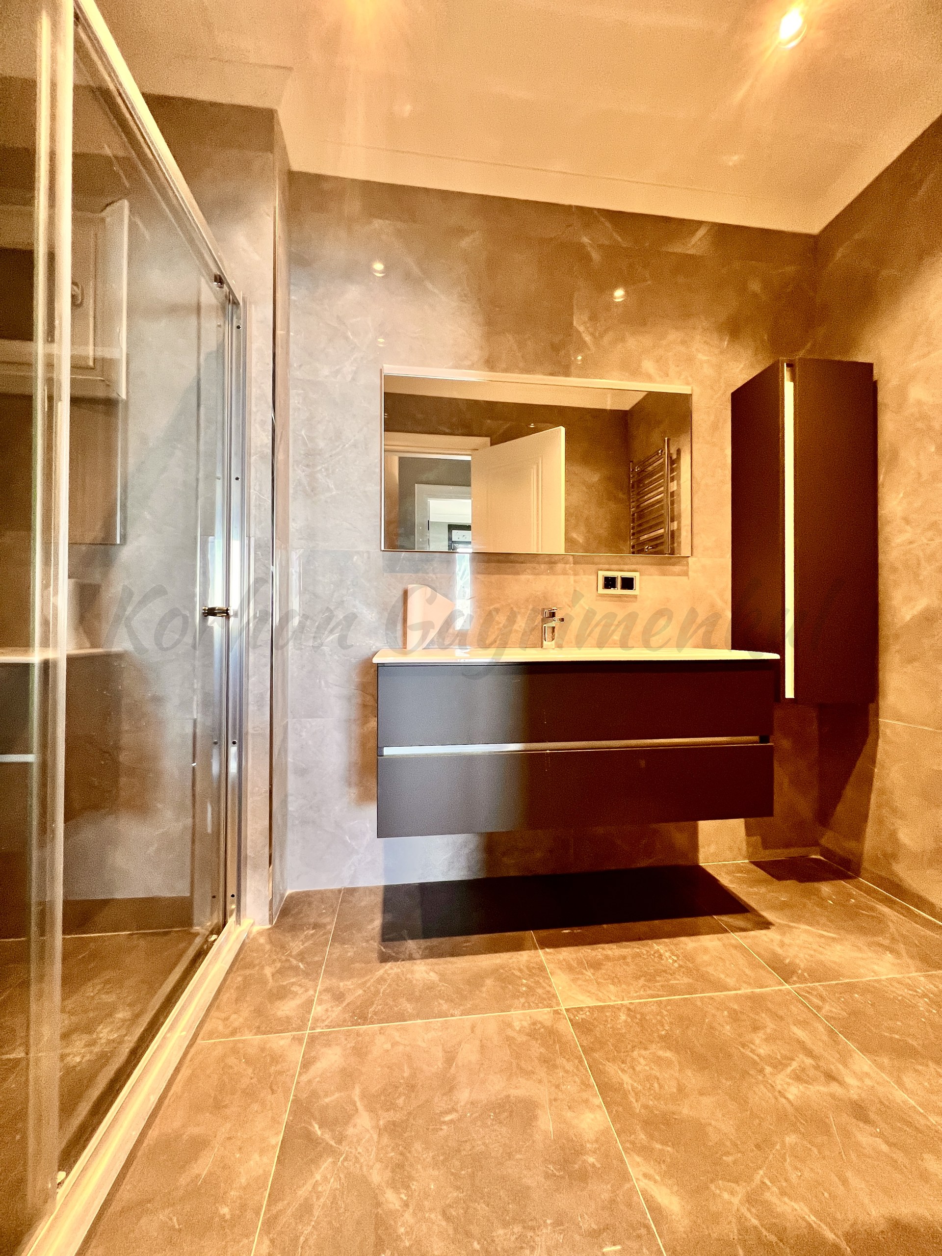 CADDEBOSTAN SAHİLDE DENZ MANZARALI 365m2 5+1 ÇİFT TERASLI DUBLEX