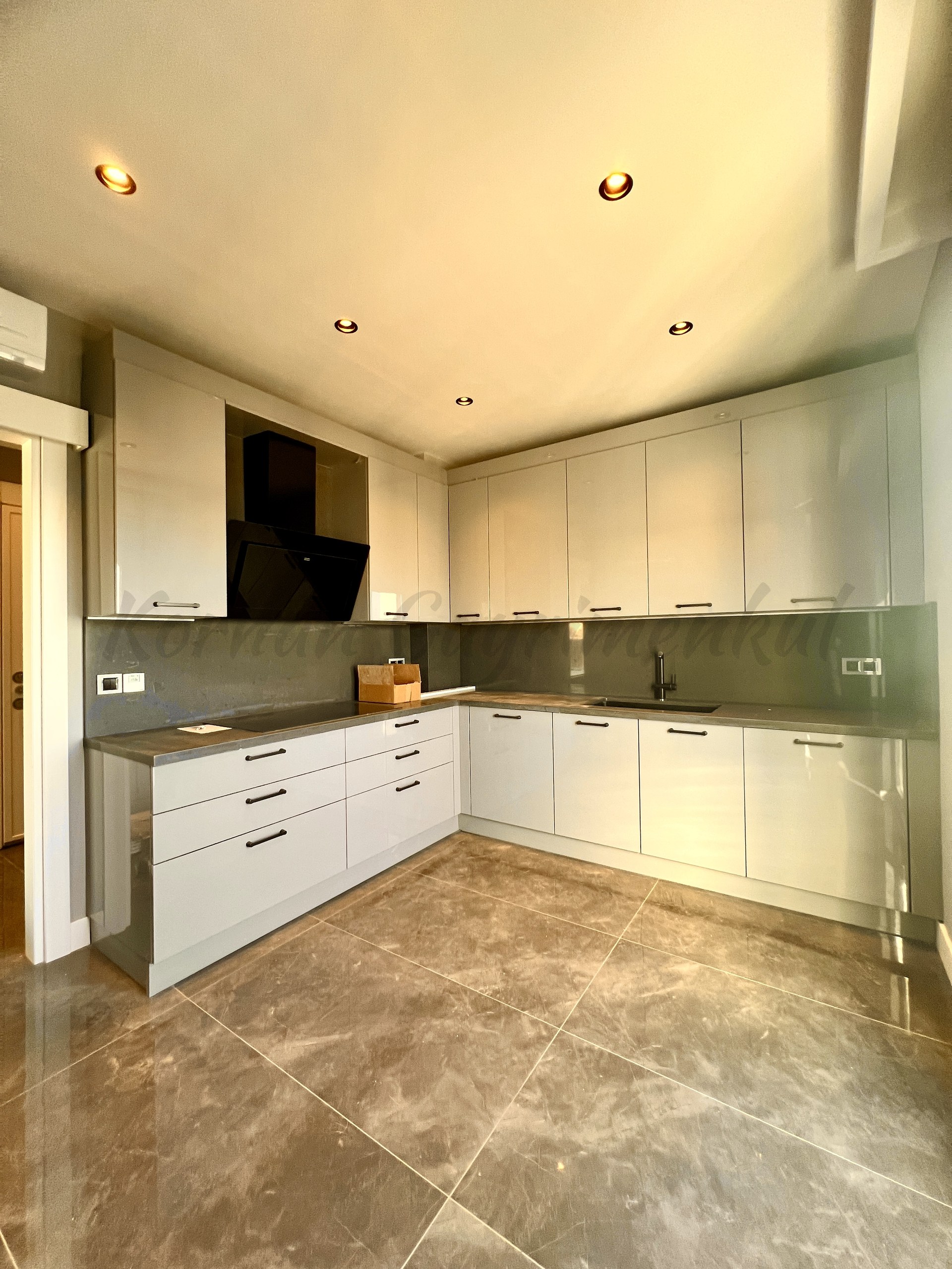 CADDEBOSTAN SAHİLDE DENZ MANZARALI 365m2 5+1 ÇİFT TERASLI DUBLEX