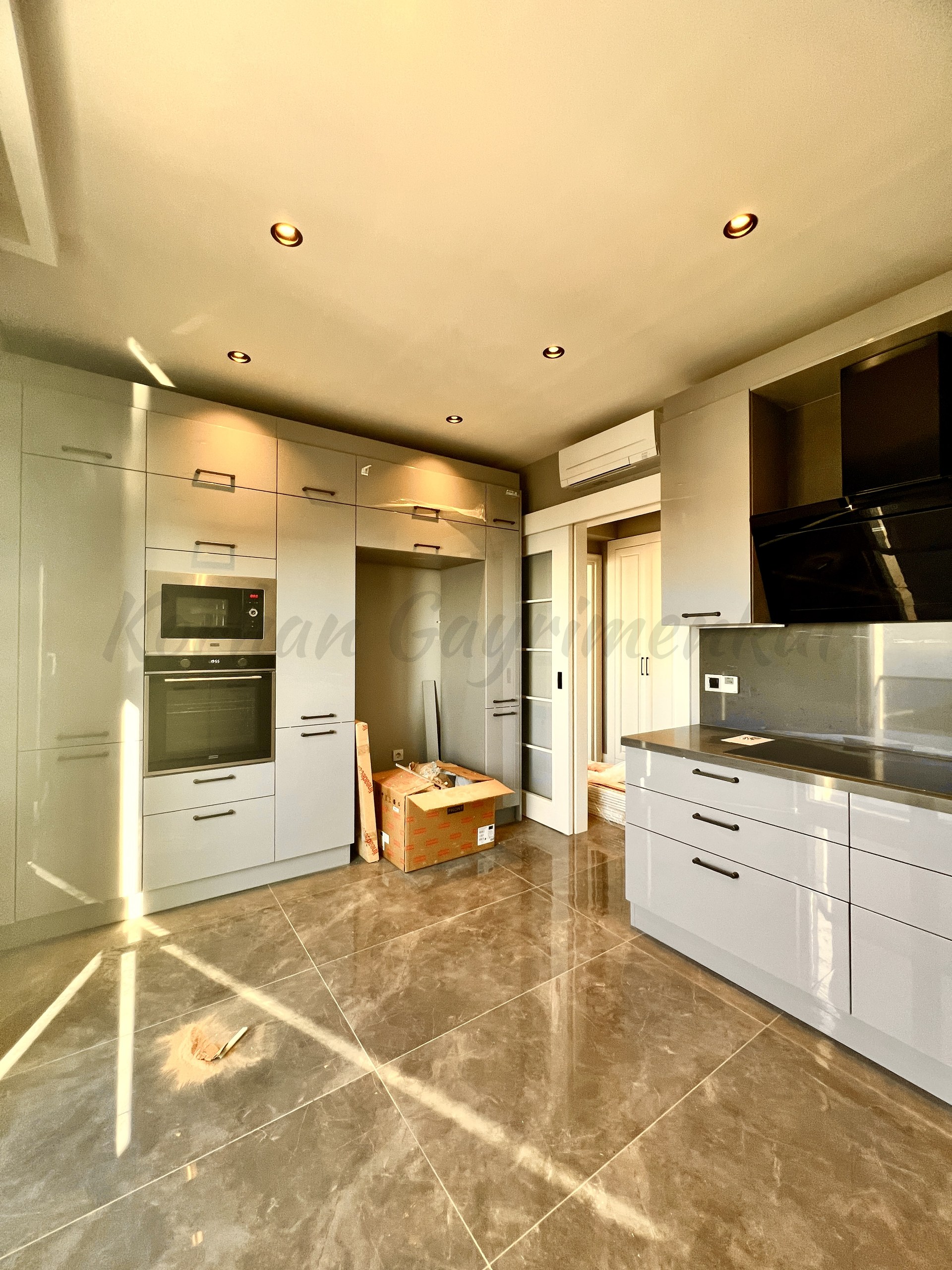 CADDEBOSTAN SAHİLDE DENZ MANZARALI 365m2 5+1 ÇİFT TERASLI DUBLEX
