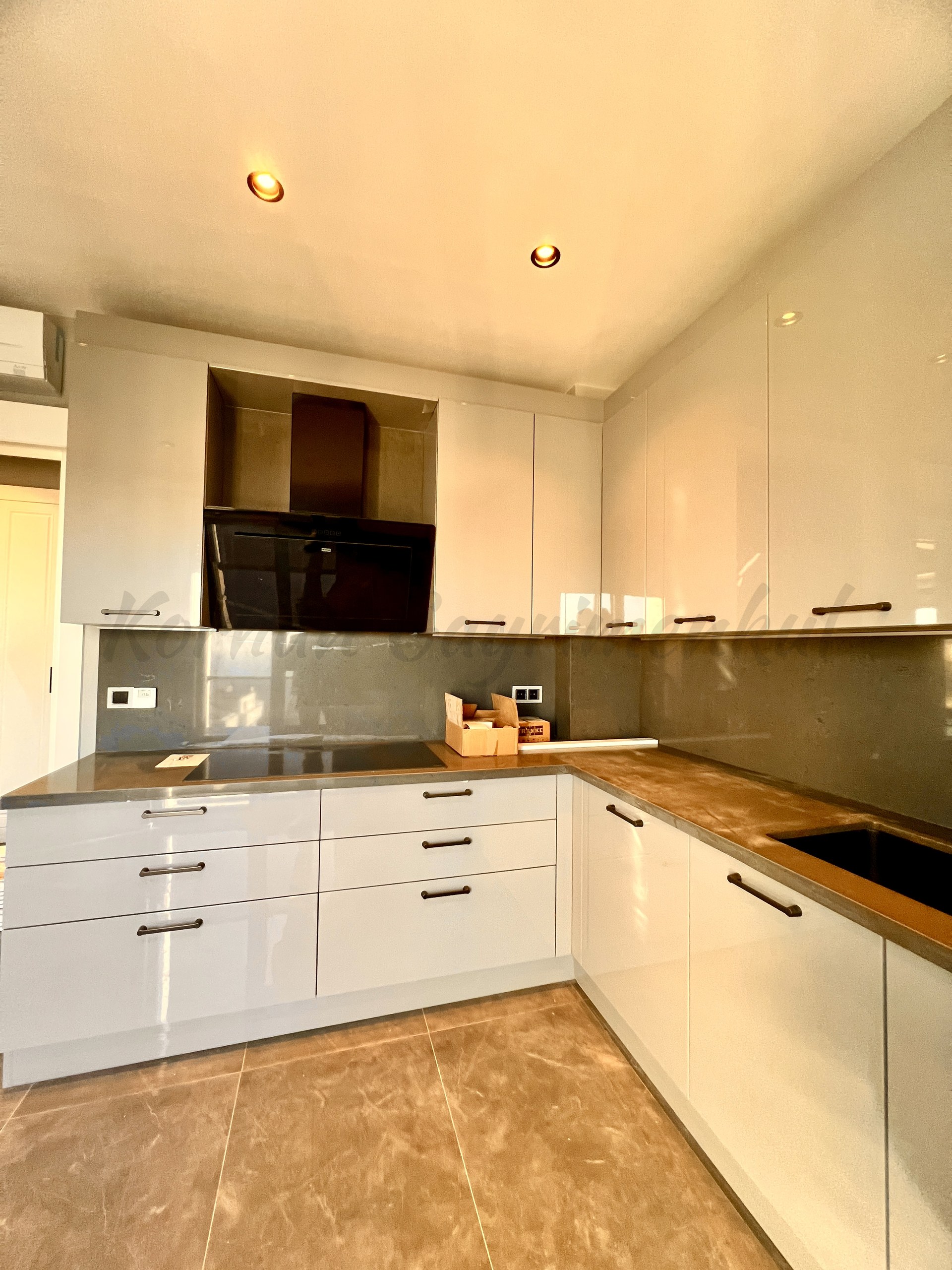 CADDEBOSTAN SAHİLDE DENZ MANZARALI 365m2 5+1 ÇİFT TERASLI DUBLEX