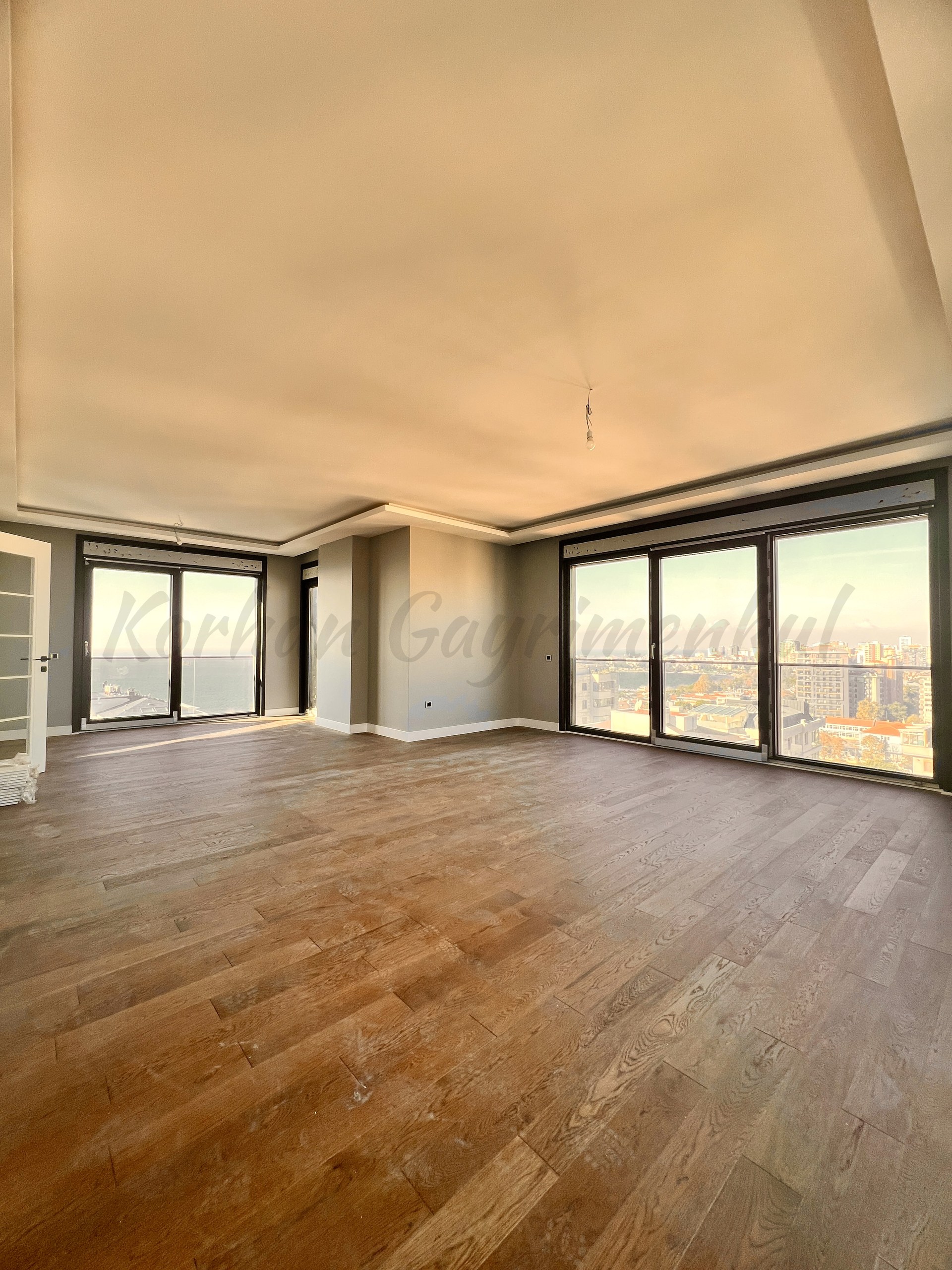 CADDEBOSTAN SAHİLDE DENZ MANZARALI 365m2 5+1 ÇİFT TERASLI DUBLEX