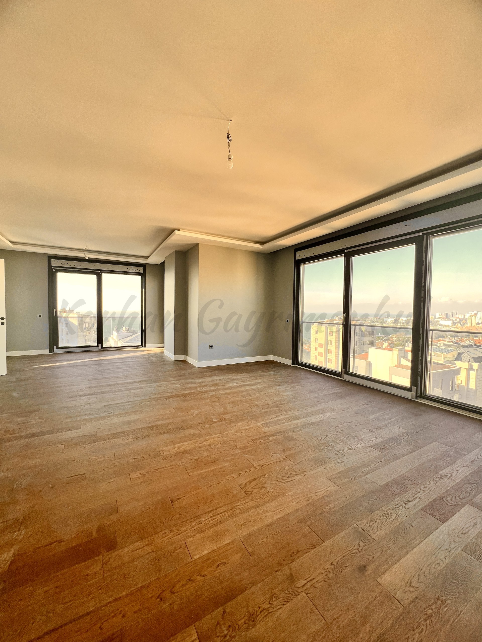 CADDEBOSTAN SAHİLDE DENZ MANZARALI 365m2 5+1 ÇİFT TERASLI DUBLEX