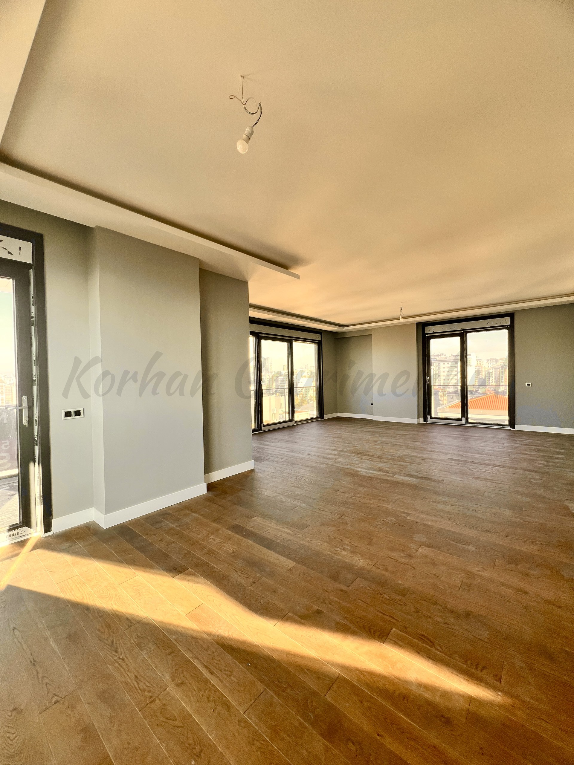 CADDEBOSTAN SAHİLDE DENZ MANZARALI 365m2 5+1 ÇİFT TERASLI DUBLEX