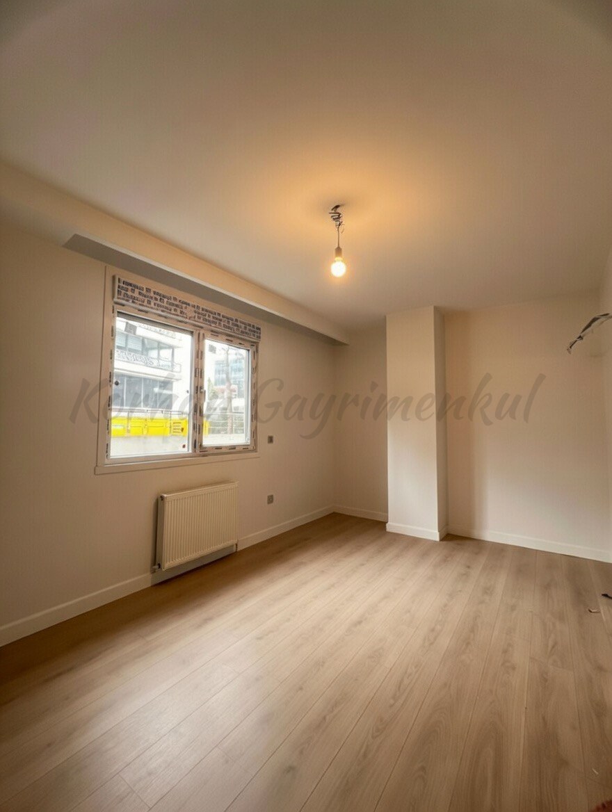 CADDEBOSTAN SAHİLDE PARKA YAKIN GİRİŞ KAT 42M2 NET 1+1 SIFIR