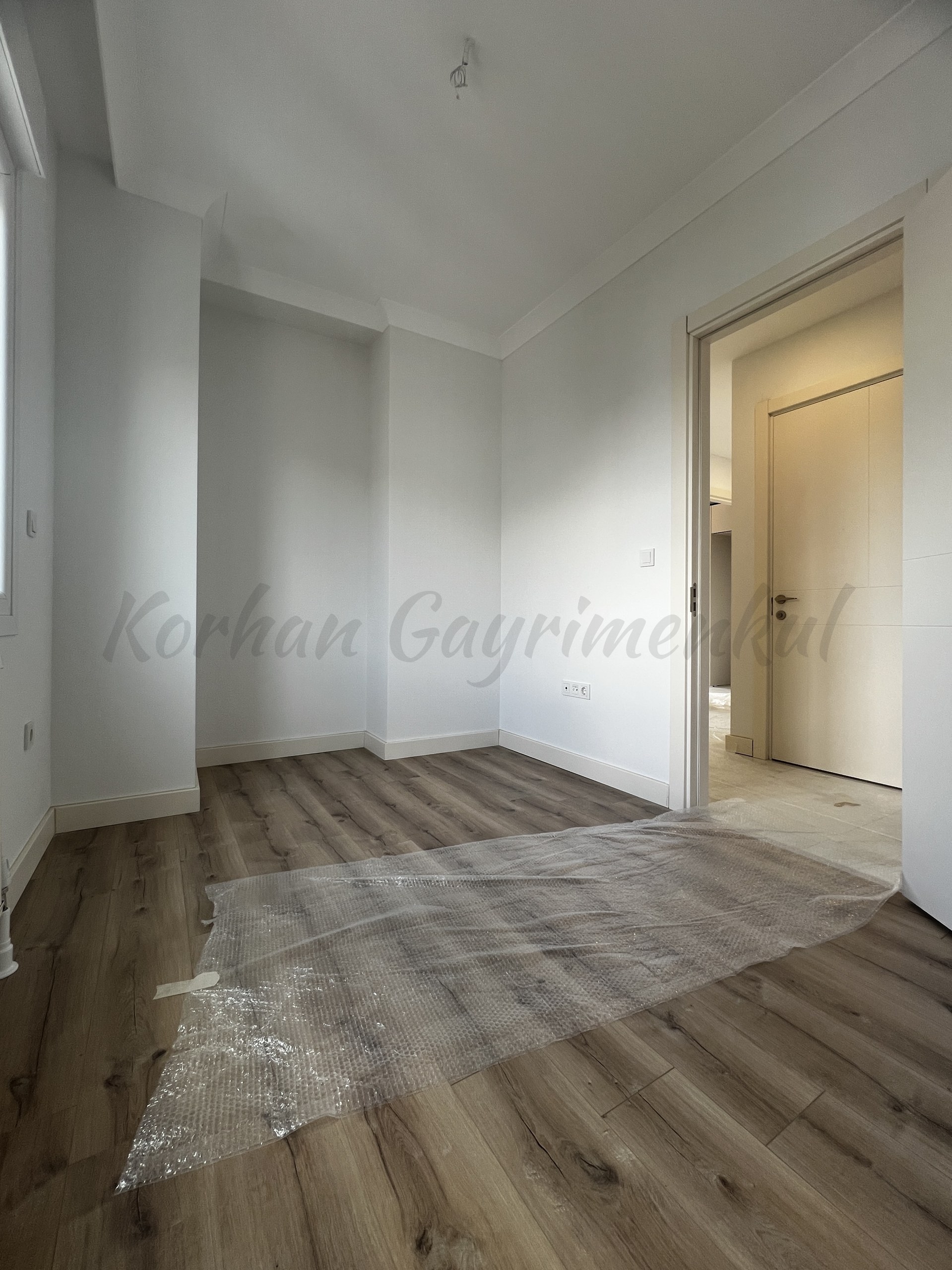 CADDEBOSTAN BAĞDATA ÇOK YAKIN DENİZ MANZARALI 87M2 2+1 BALKONLU SIFIR