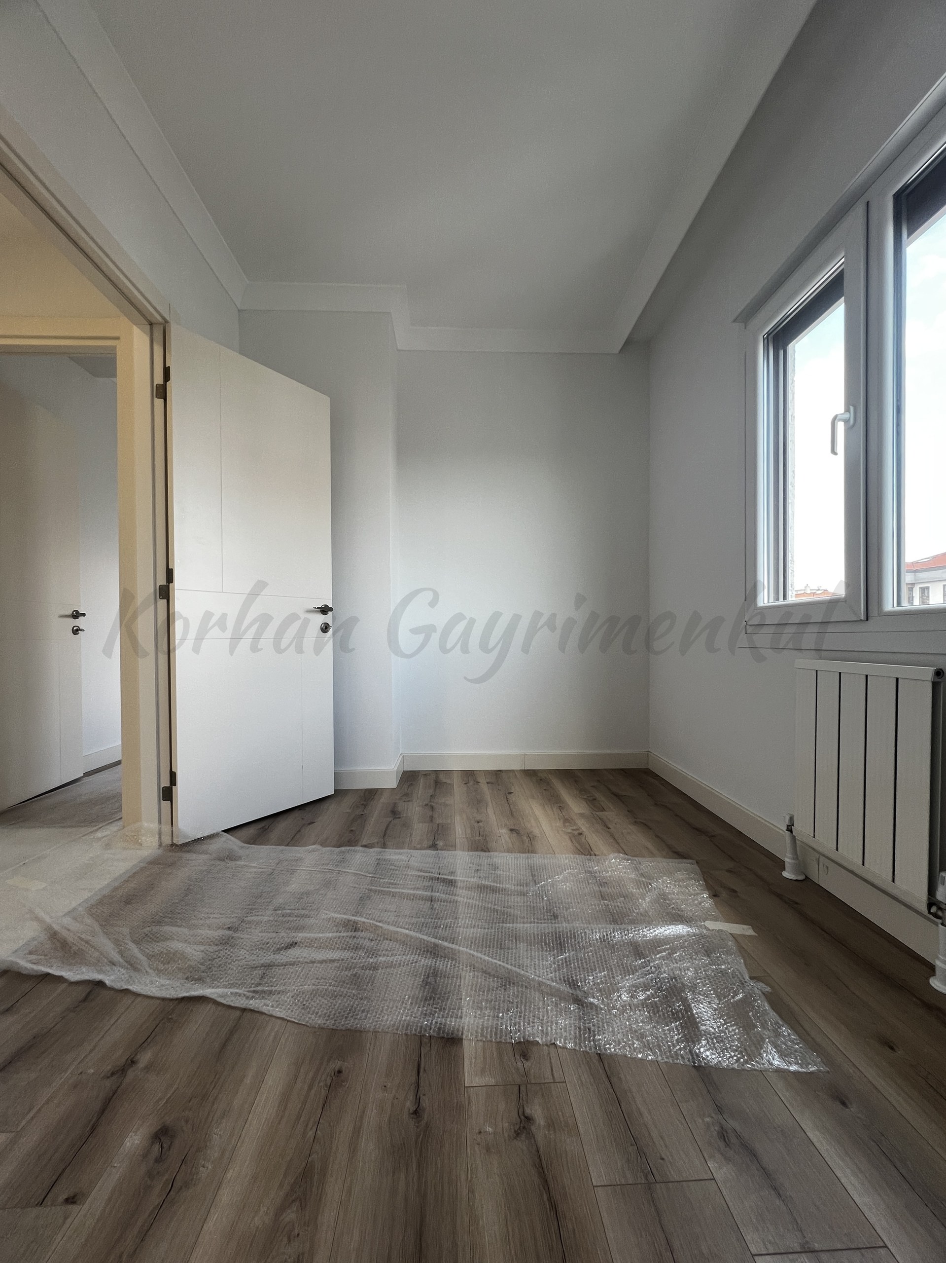 CADDEBOSTAN BAĞDATA ÇOK YAKIN DENİZ MANZARALI 87M2 2+1 BALKONLU SIFIR