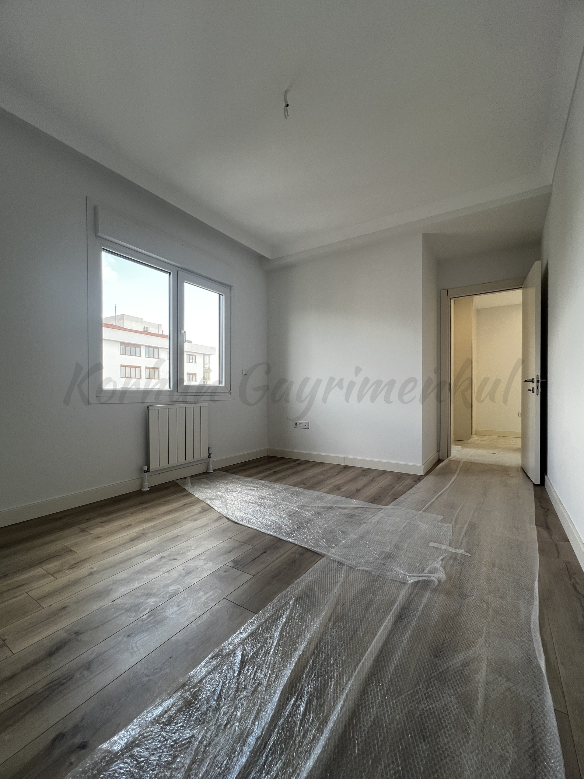 CADDEBOSTAN BAĞDATA ÇOK YAKIN DENİZ MANZARALI 87M2 2+1 BALKONLU SIFIR