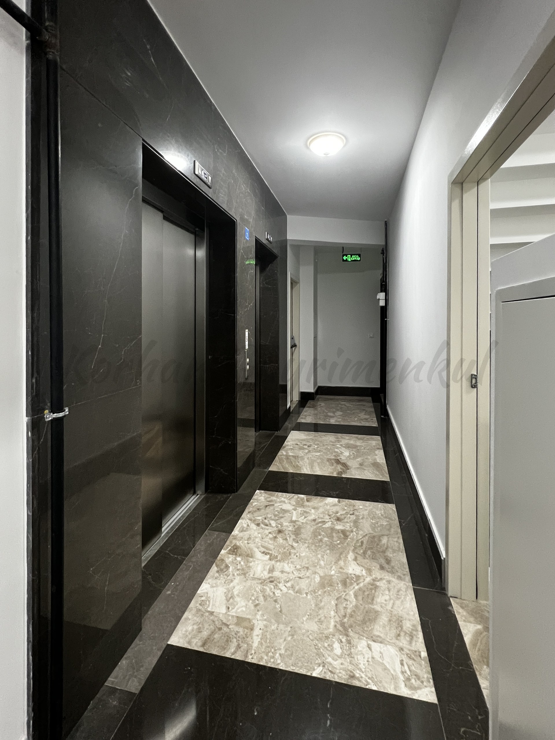 CADDEBOSTAN BAĞDATA ÇOK YAKIN DENİZ MANZARALI 87M2 2+1 BALKONLU SIFIR