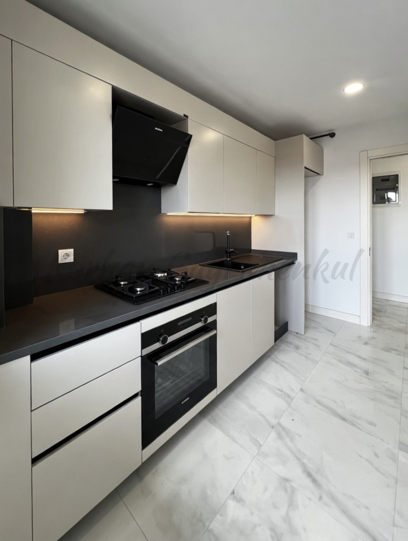 CADDEBOSTAN BAĞDATA ÇOK YAKIN DENİZ MANZARALI 87M2 2+1 BALKONLU SIFIR