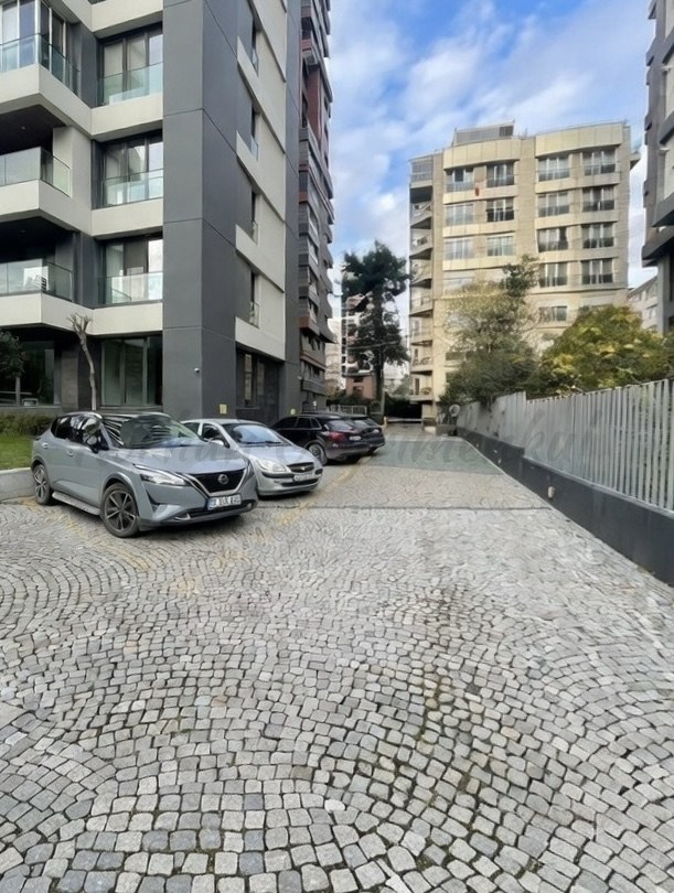 CADDEBOSTAN BAĞDAT CADDESİNDE 172m2 BRÜT 145m2 NET 4+1 A PLUS KALİTEDE REZİDANS