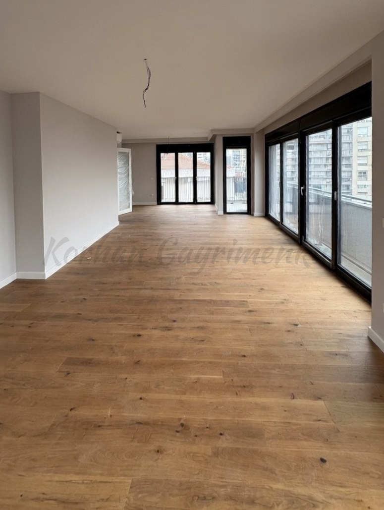 CADDEBOSTAN BAĞDATA 3.BİNADA 178m2 BRÜT 161m2 NET 4+1 BALKONLU