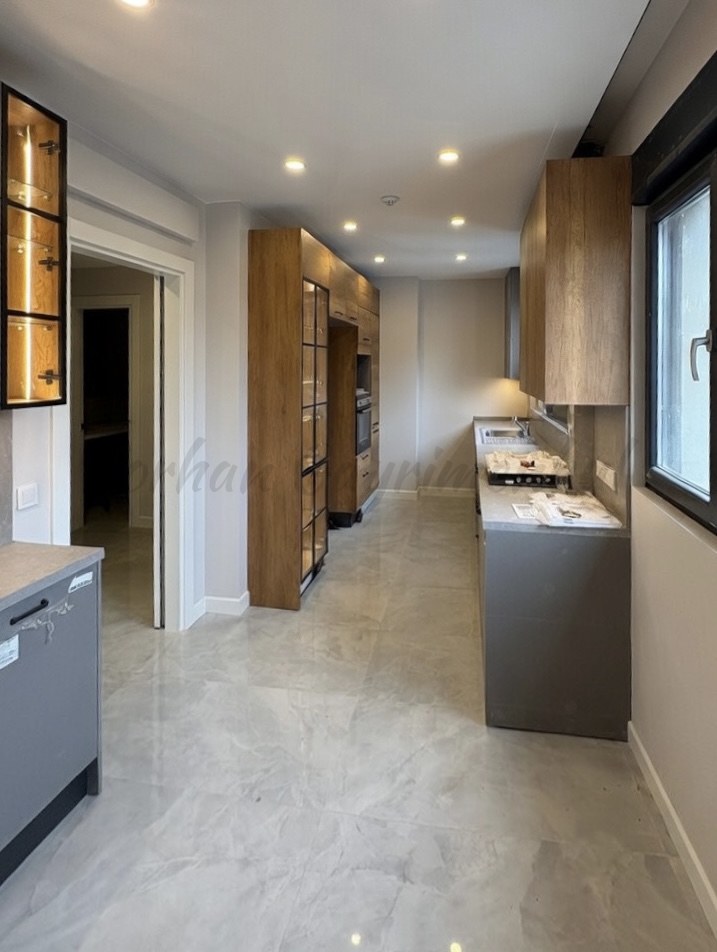 CADDEBOSTAN BAĞDATA 3.BİNADA 178m2 BRÜT 161m2 NET 4+1 BALKONLU