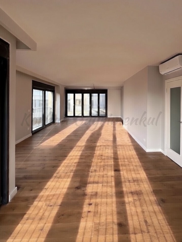 CADDEBOSTAN BAĞDATA 3.BİNADA 178m2 BRÜT 161m2 NET 4+1 BALKONLU