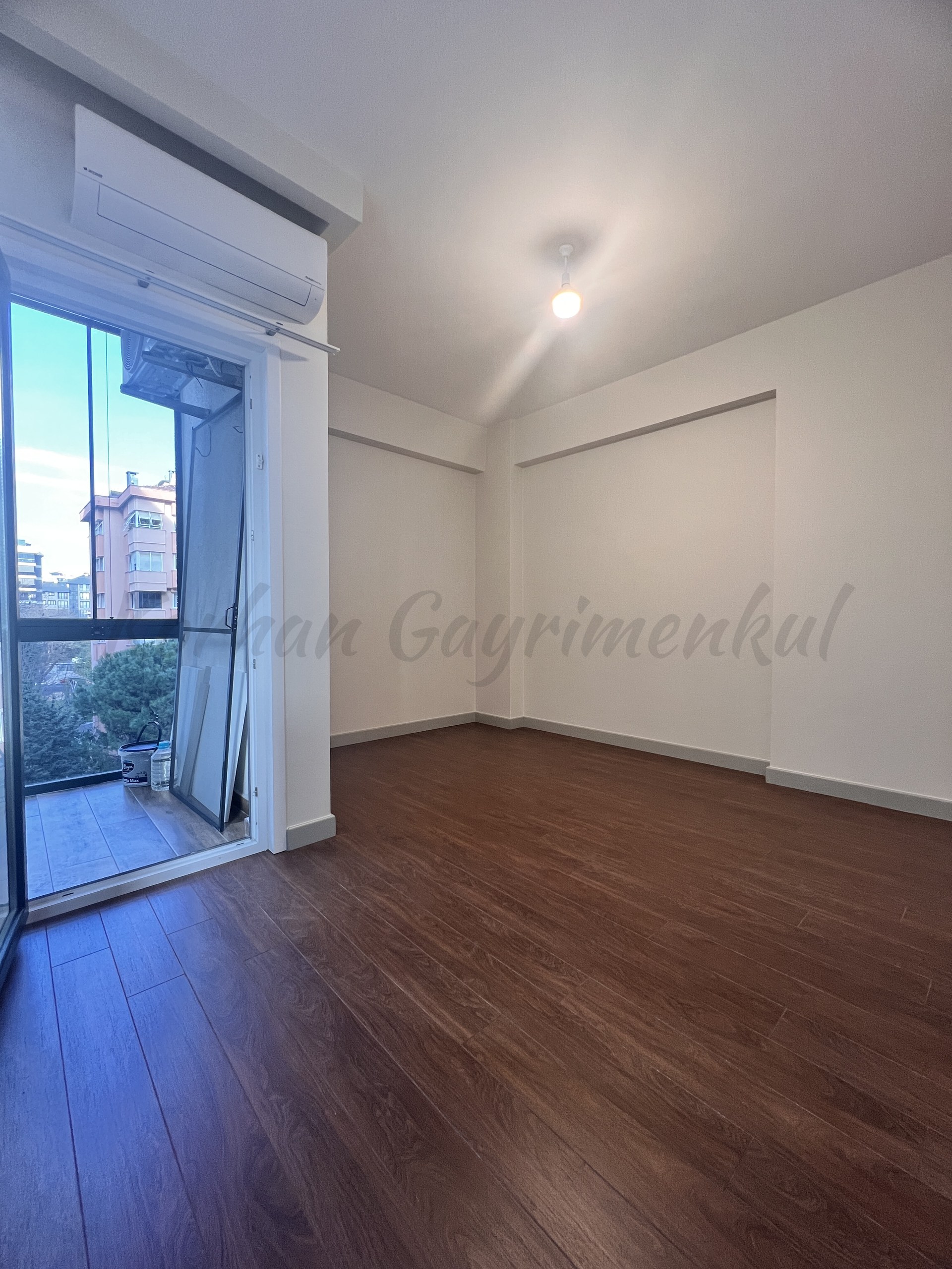 GÖZTEPE BAHARİYELİ SOKAKTA 120m2 NET 3+1 MİMARİ DEKORLU ÇİFT BALKONLU 5 YILLIK