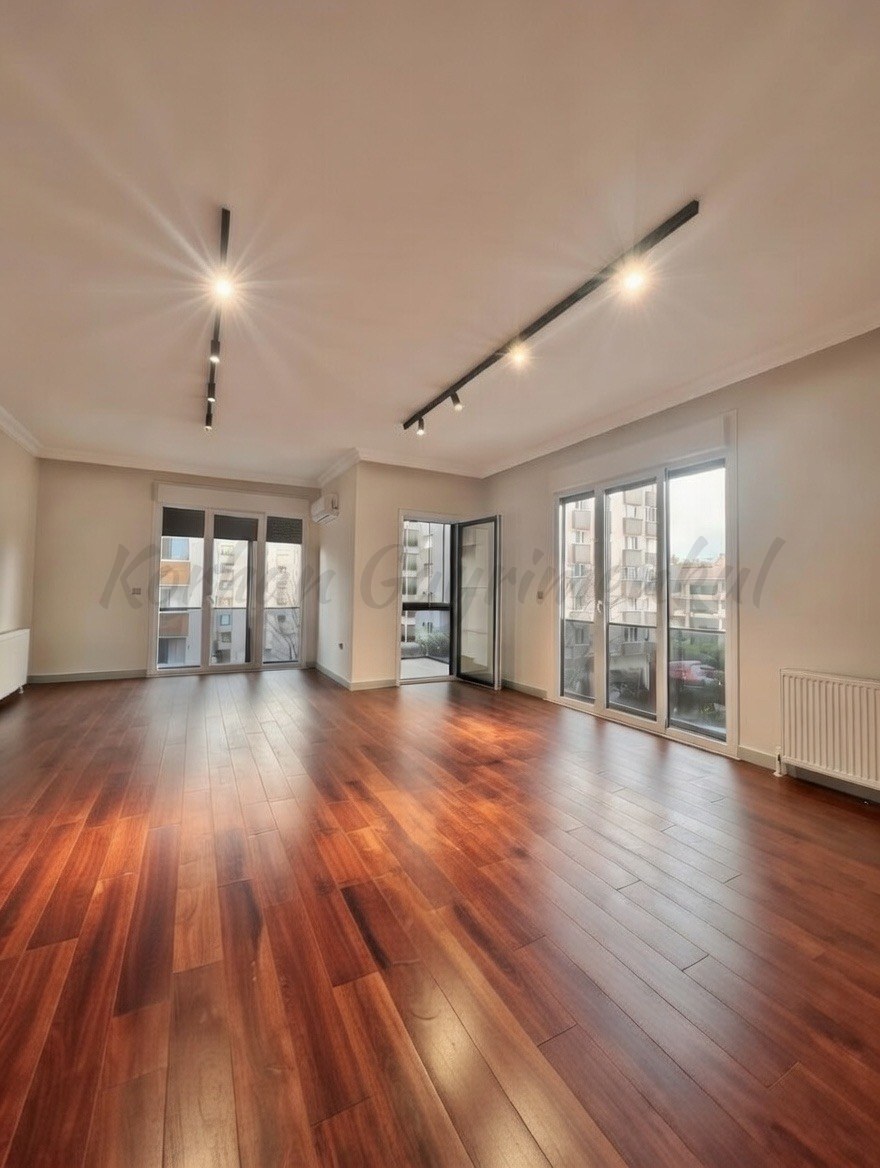 GÖZTEPE BAHARİYELİ SOKAKTA 120m2 NET 3+1 MİMARİ DEKORLU ÇİFT BALKONLU 5 YILLIK