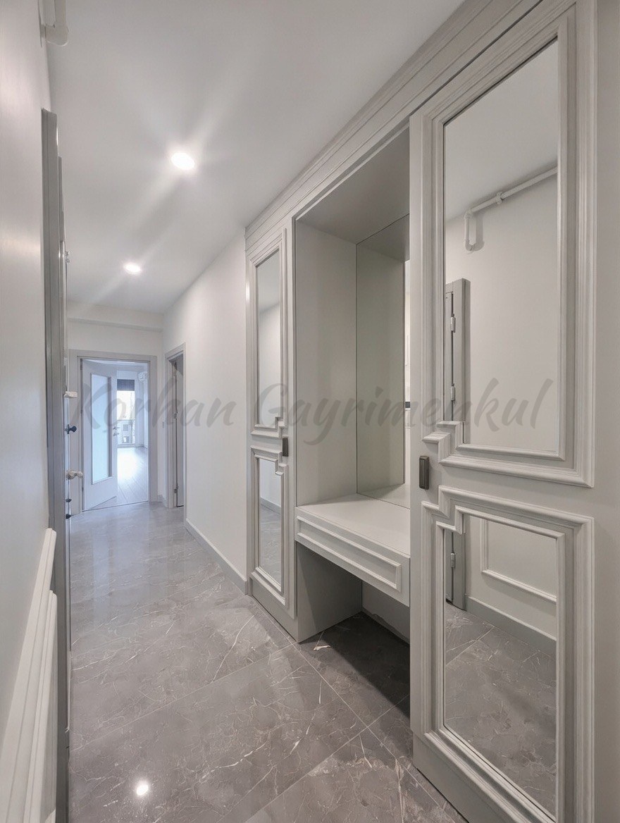 GÖZTEPE BAHARİYELİ SOKAKTA 120m2 NET 3+1 MİMARİ DEKORLU ÇİFT BALKONLU 5 YILLIK