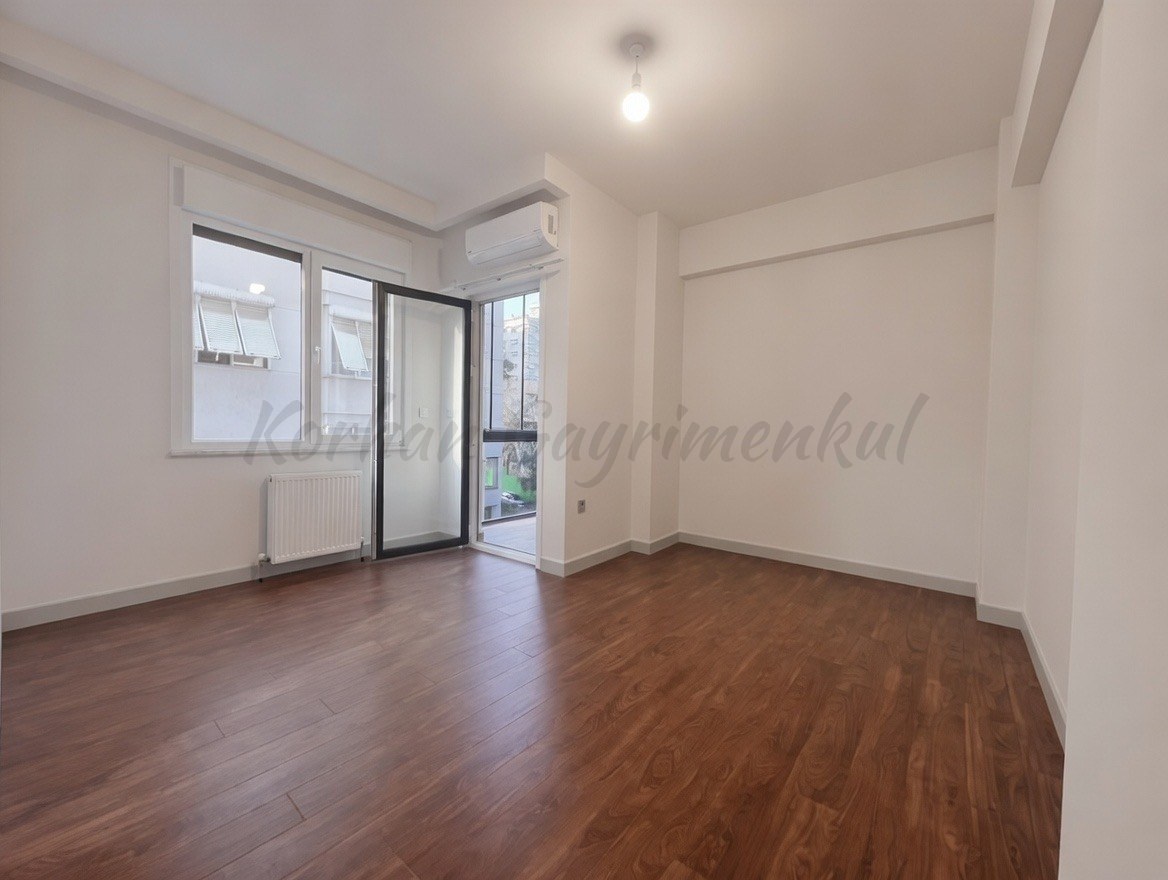 GÖZTEPE BAHARİYELİ SOKAKTA 120m2 NET 3+1 MİMARİ DEKORLU ÇİFT BALKONLU 5 YILLIK