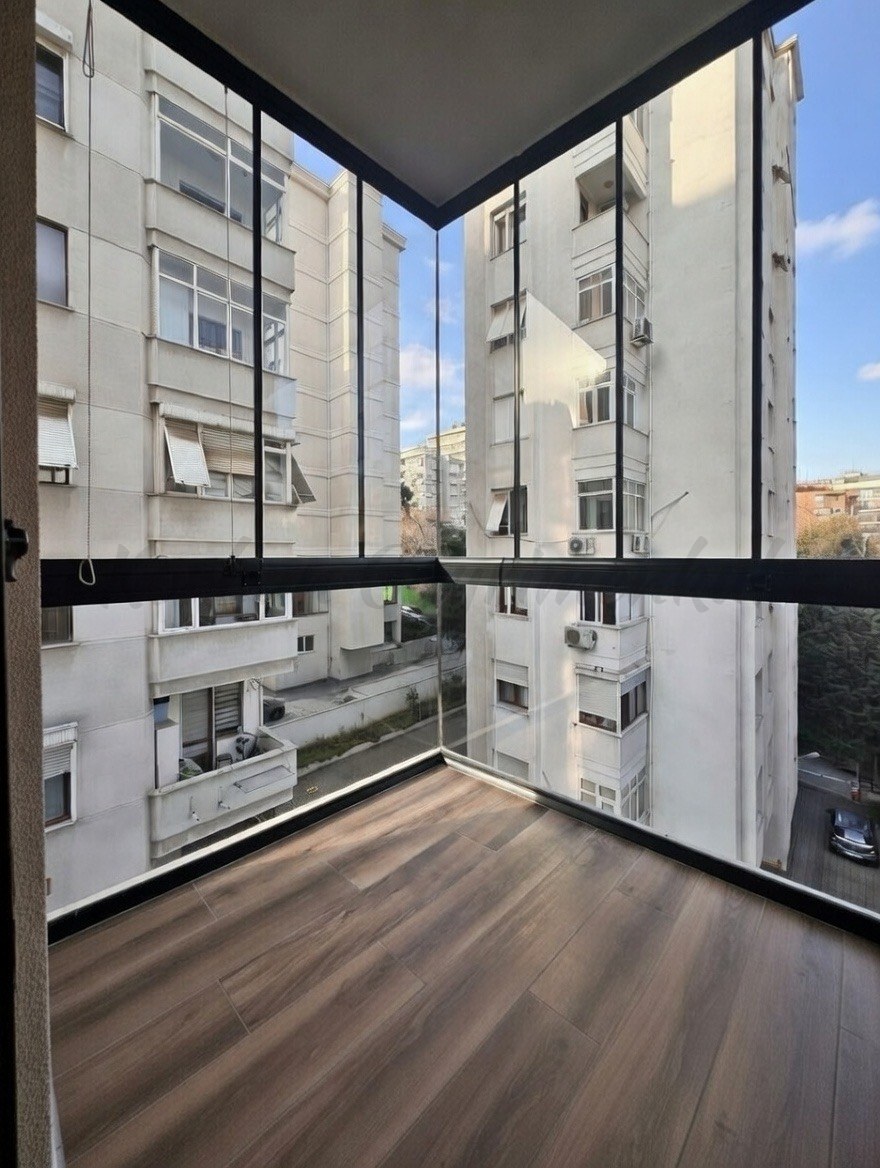 GÖZTEPE BAHARİYELİ SOKAKTA 120m2 NET 3+1 MİMARİ DEKORLU ÇİFT BALKONLU 5 YILLIK