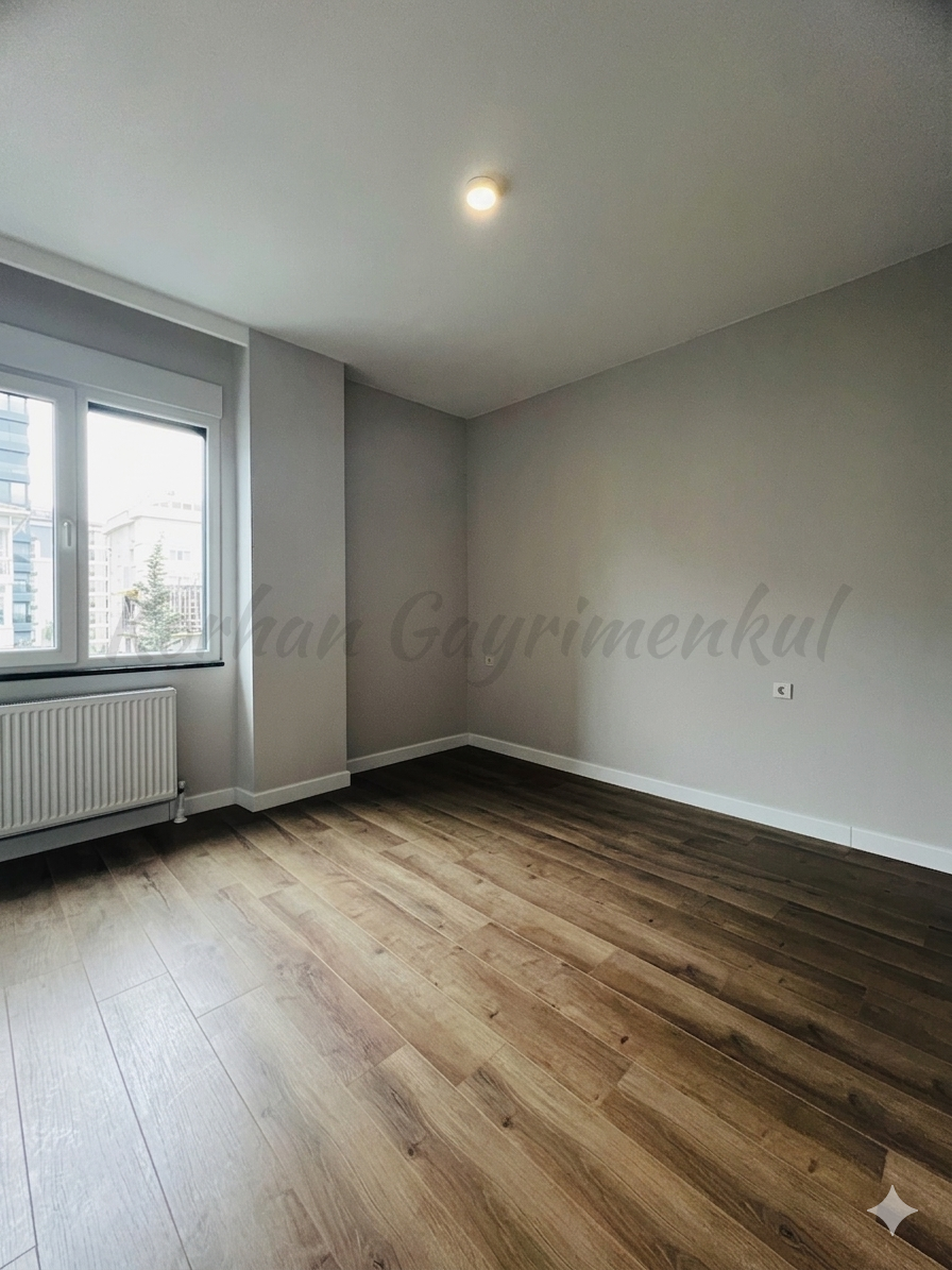 CADDEBOSTANIN EN YEŞİL SOKAĞNDA GENİŞ BALKONLU 145M2 3+1 SIFIR