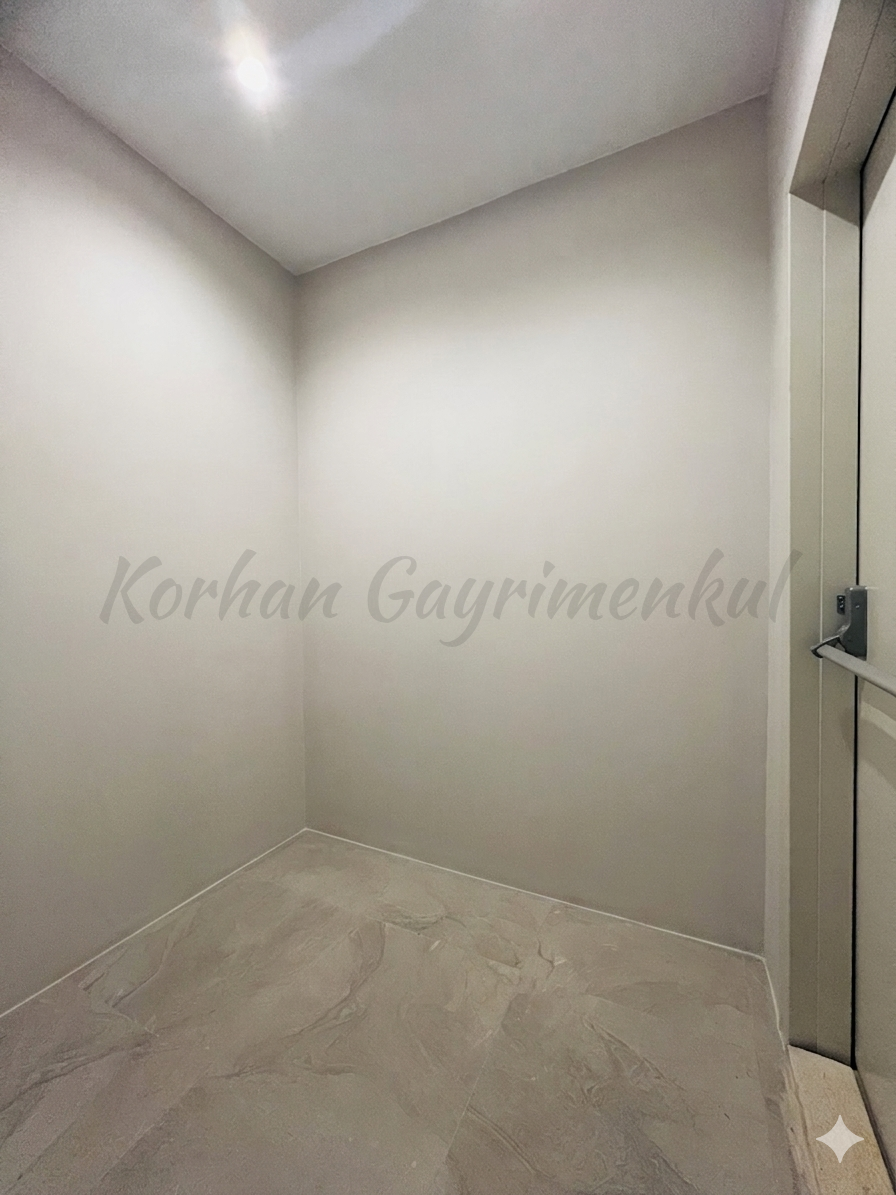 CADDEBOSTANIN EN YEŞİL SOKAĞNDA GENİŞ BALKONLU 145M2 3+1 SIFIR