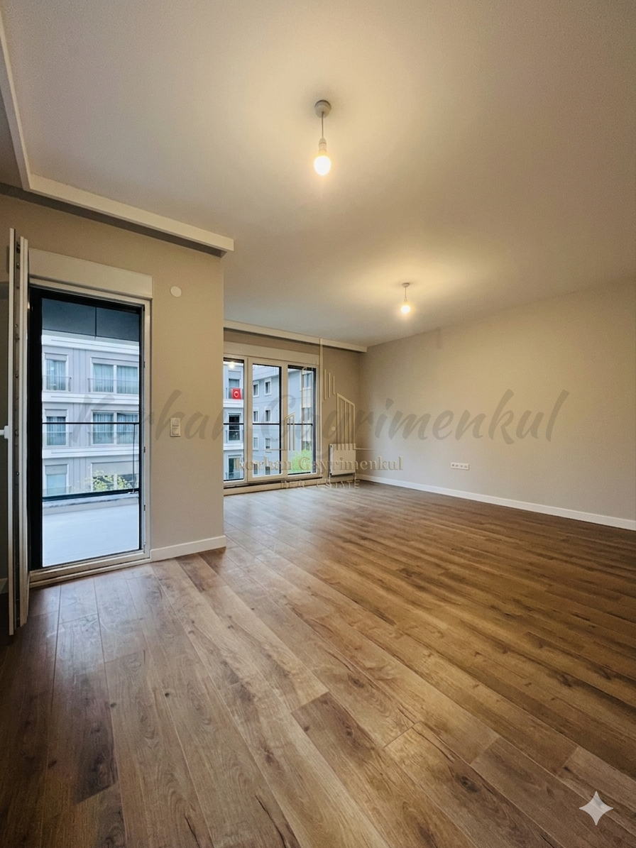 CADDEBOSTANIN EN YEŞİL SOKAĞNDA GENİŞ BALKONLU 145M2 3+1 SIFIR