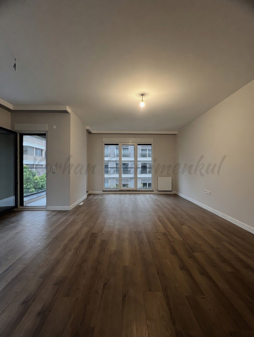CADDEBOSTANIN EN YEŞİL SOKAĞNDA GENİŞ BALKONLU 145M2 3+1 SIFIR